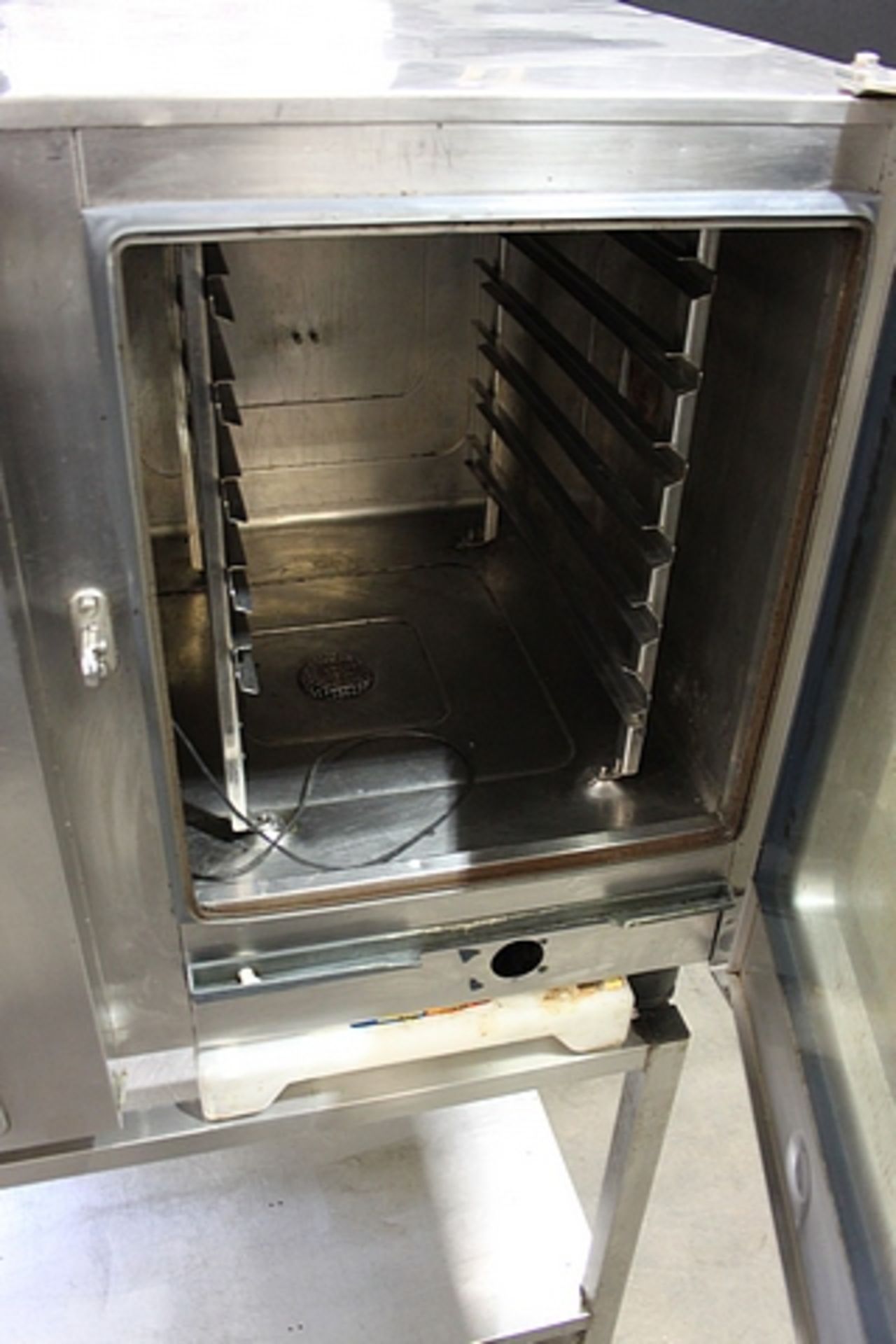 Rational CPC61 six grid combi oven and stand 10kW electric 6 grid 903mm x 773mm x 832 mm - Image 4 of 4