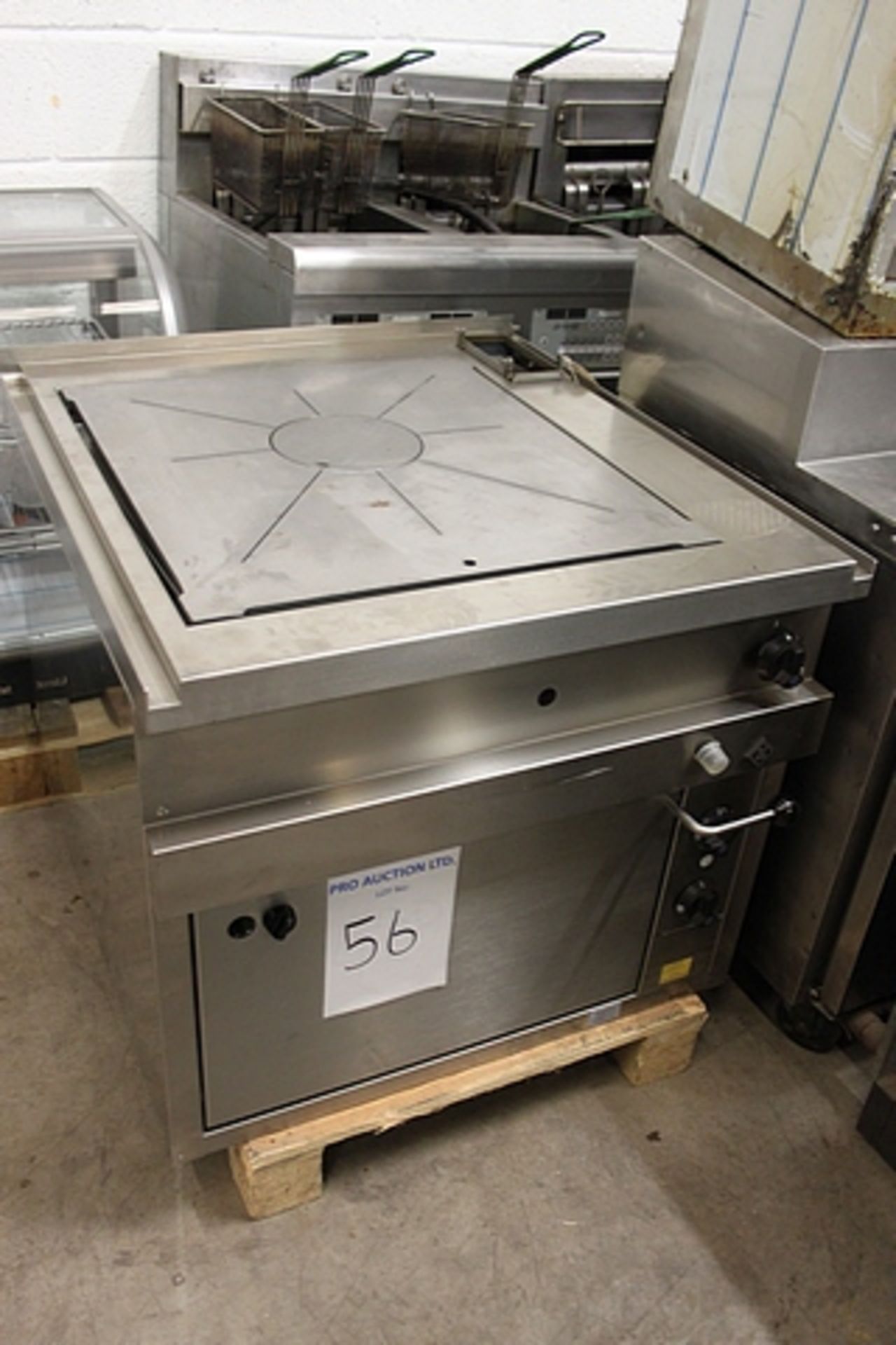 MKN 2063502 Gas Solid Top Range with electric oven Casing and cover are made completely of CNS (