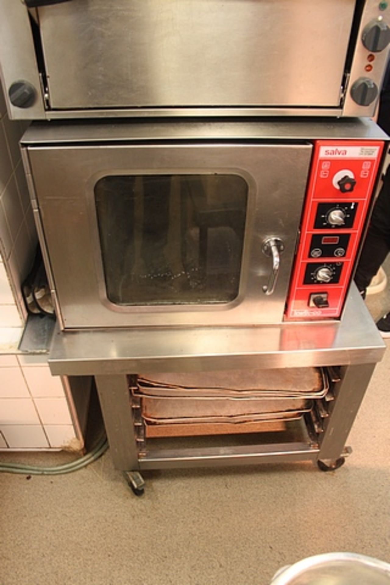 Salva electric bake off oven 4 trays GN 1/1 50 meals capacity on stainless steel stand 114849 - Image 3 of 3