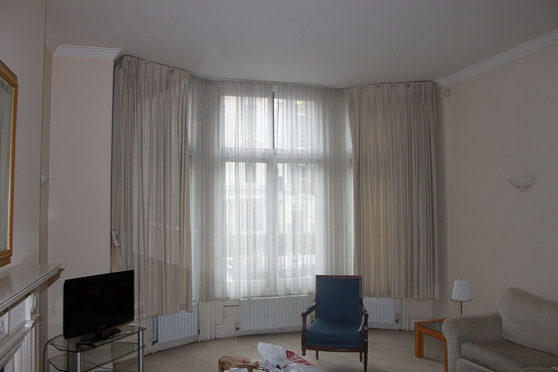 A pair of cream lined drapes 4000mm x 2800mm - Image 2 of 2