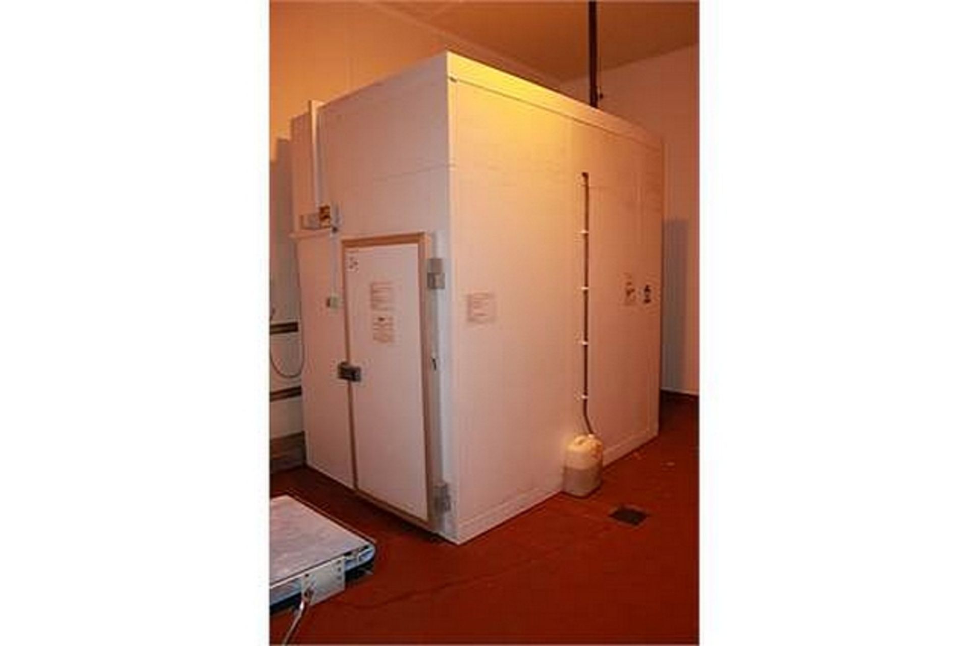 Modular walk in cold room through door temperature Range +1C to +4C with Friga-Bohn twin fan