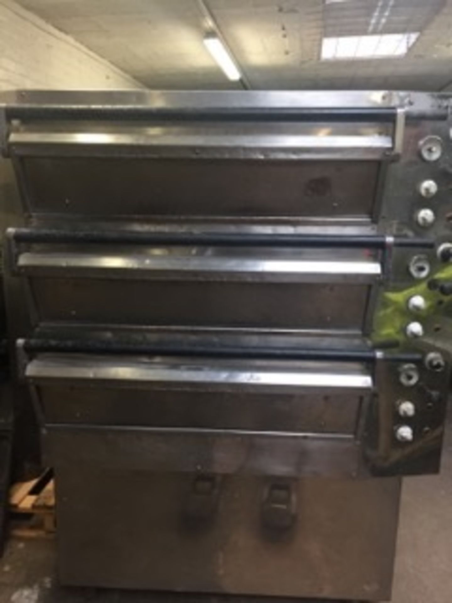 Tom Chandley 3 deck 6 tray low crown oven.(this item is to be collected from Nottingham)