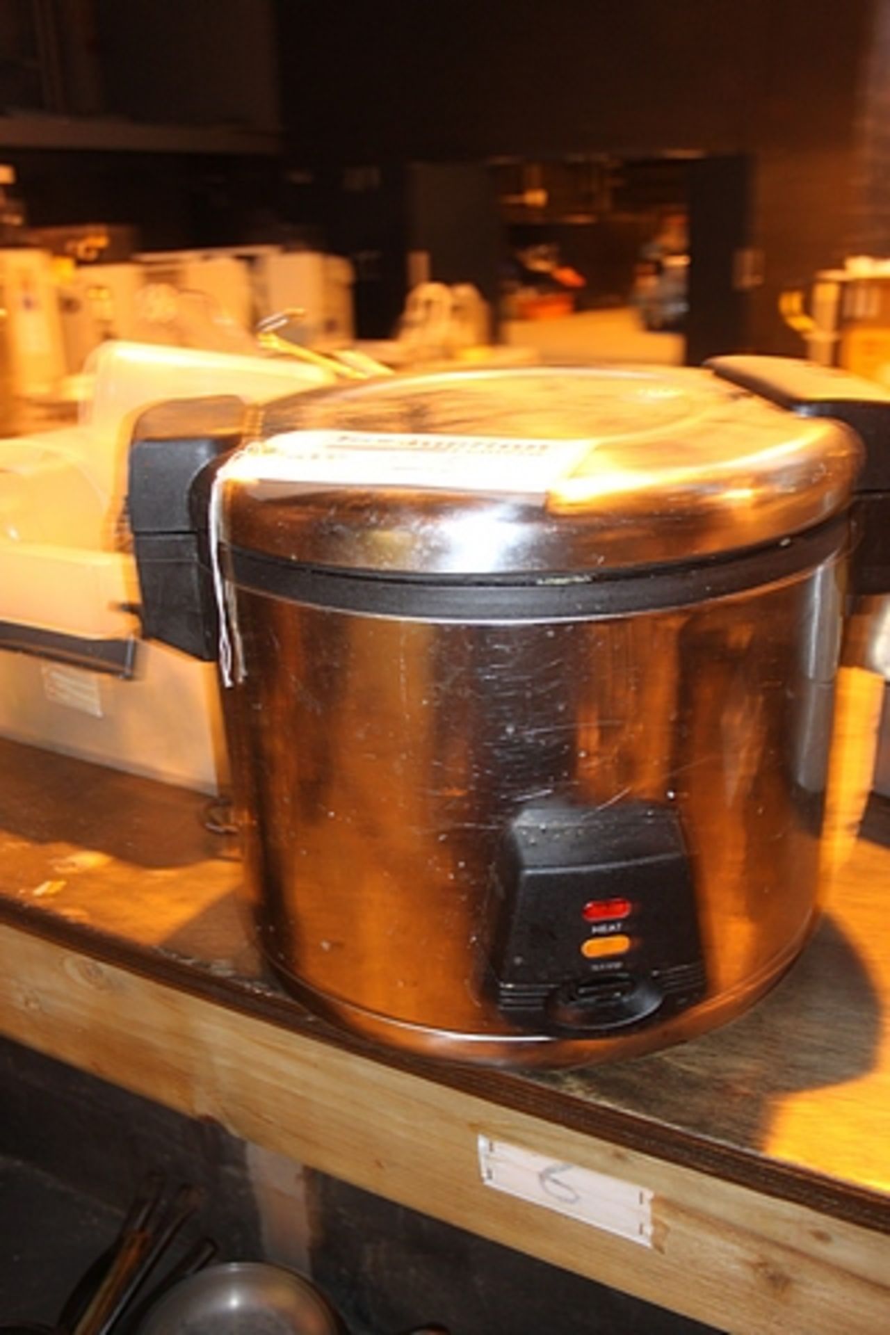Buffalo J300 electric 6 litre rice cooker
