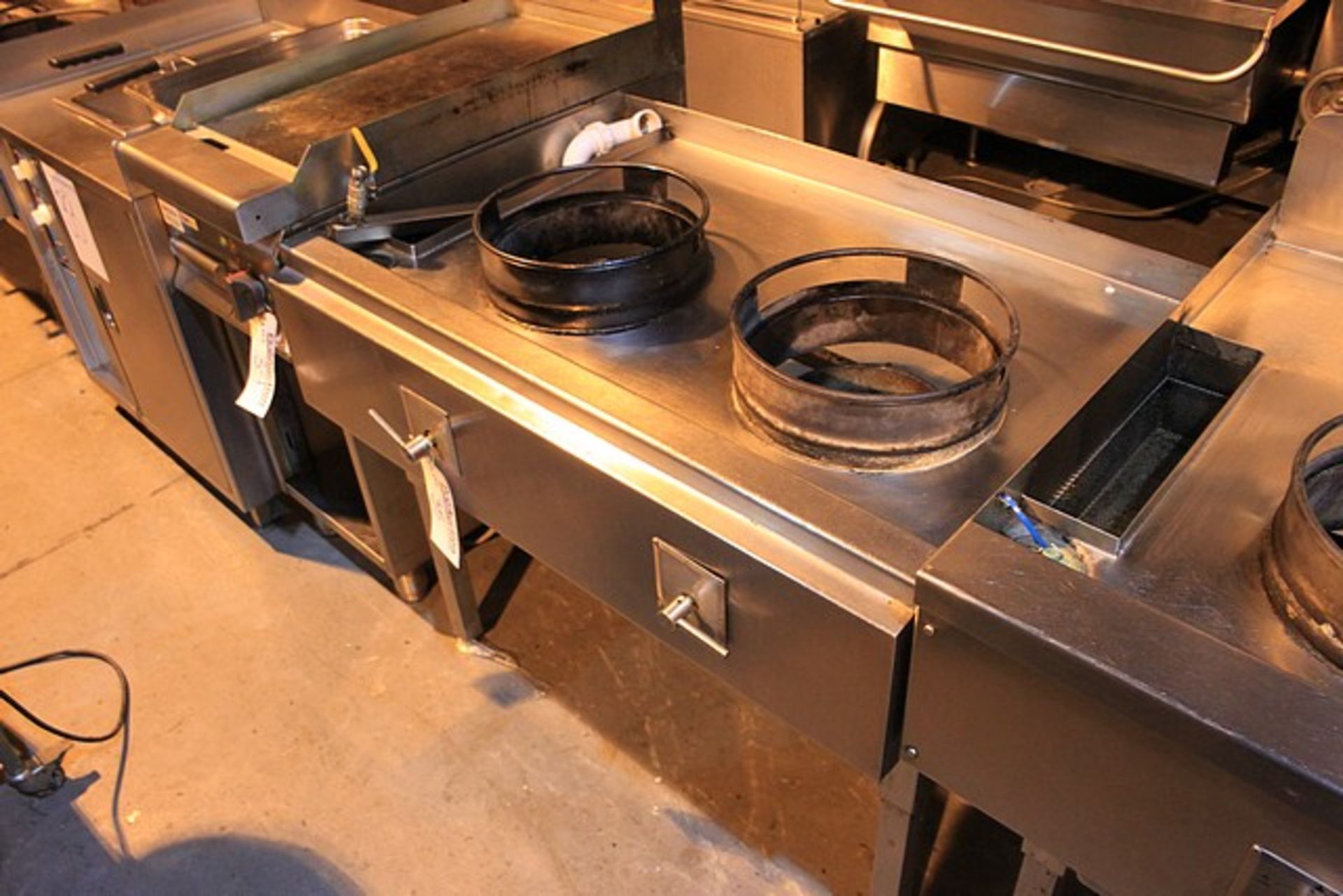 Ellidge and Fairley 2+1 burner Chinese Cuisine gas cooker Pressed out cooker top with lift off rings