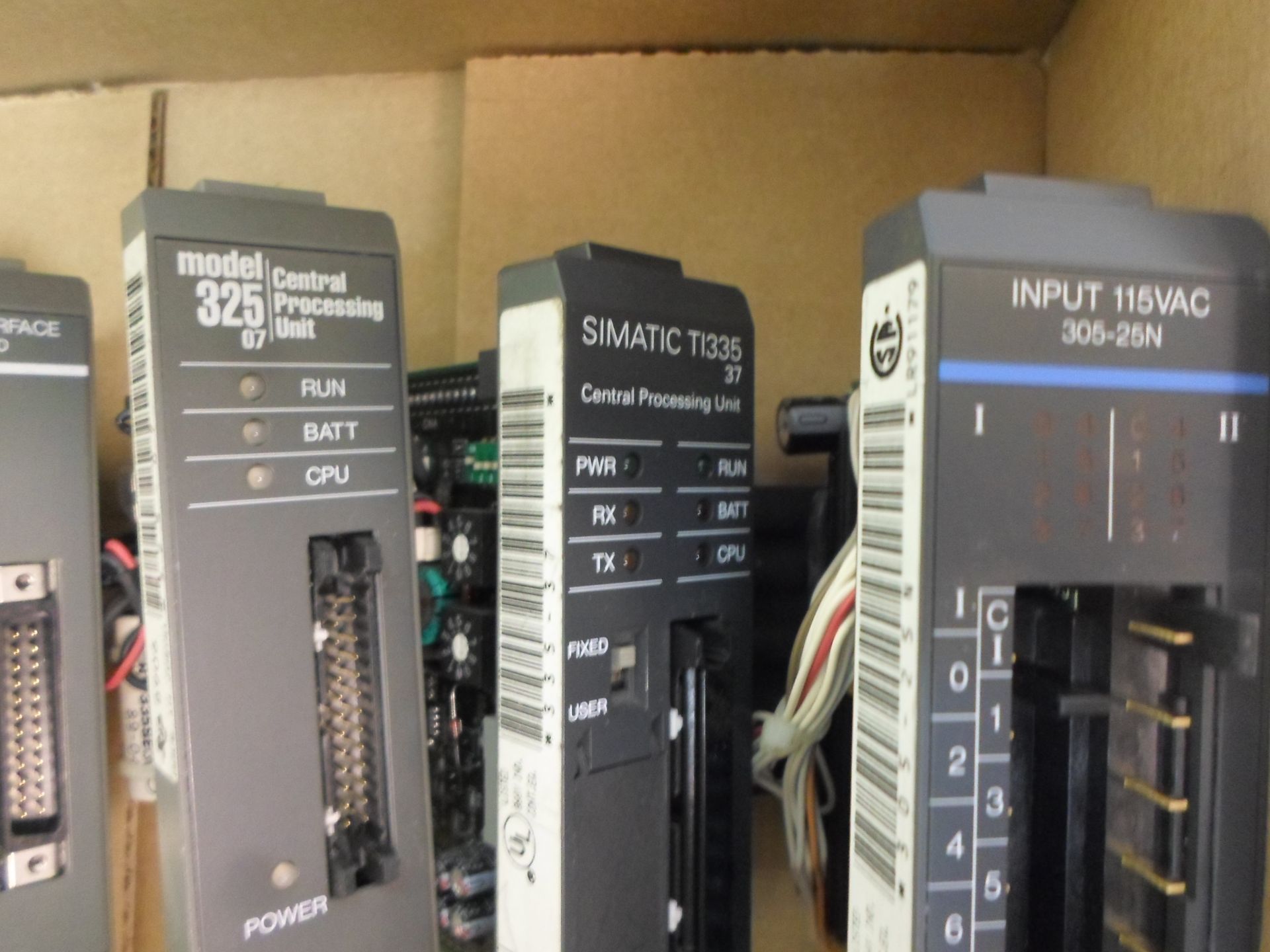 LOT OF FIVE (1) INPUT 115VAC 305-25N (1) MODEL325 CENTRAL PROCESSING UNIT CPU (1) T/W INTERFACE 305 - Image 3 of 3