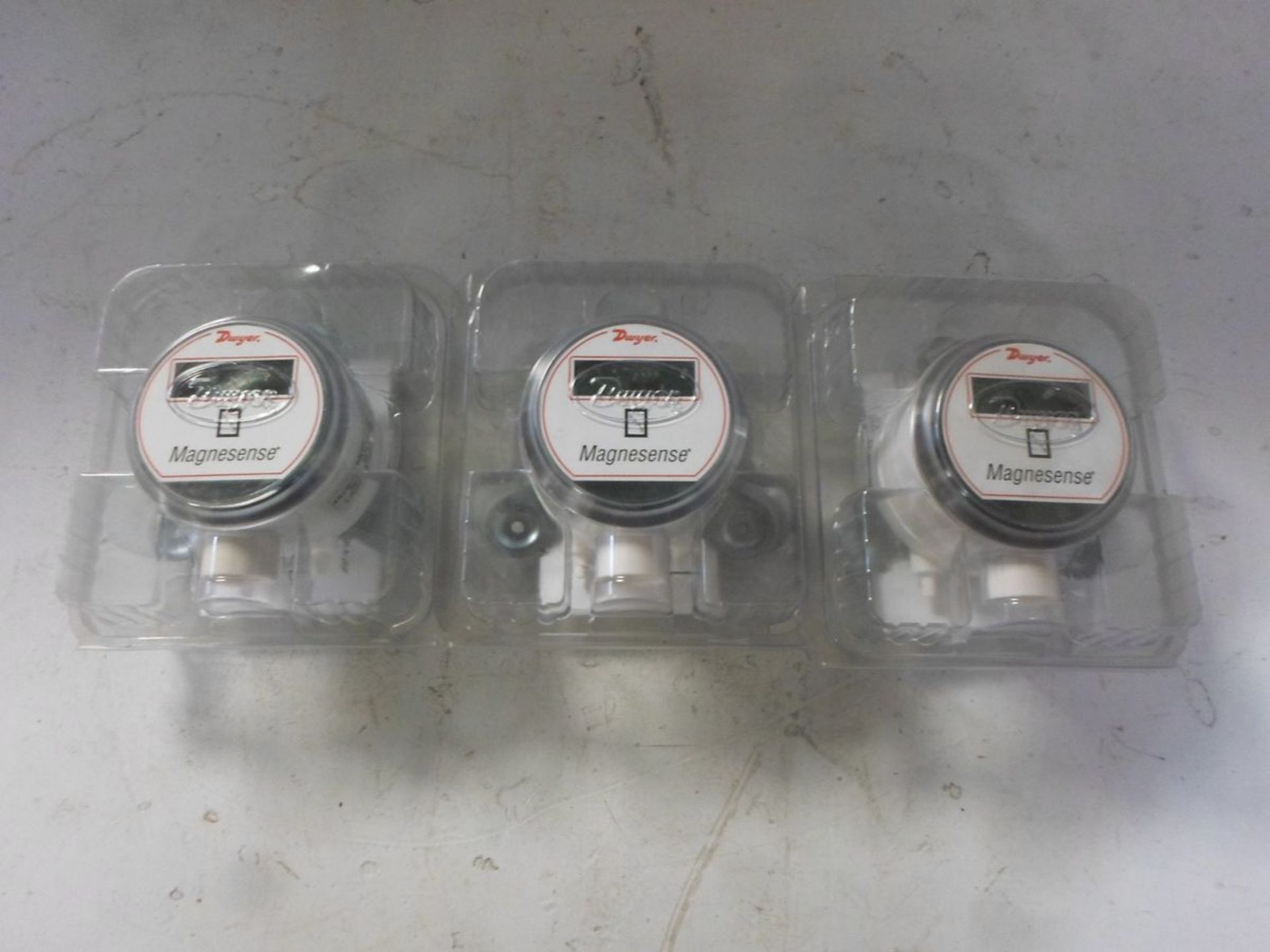 LOT OF 3 Dwyer MS-141 Magnesense Differential Pressure Transmitter