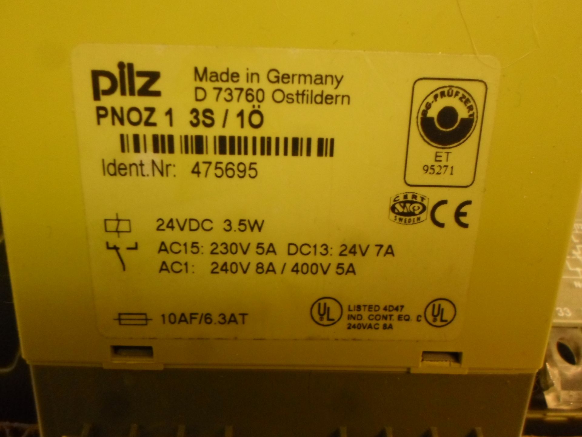 LOT OF EIGHT (6) PILZ PNOZ 24VDC 3S SAFETY RELAY (1) Pilz X2.8P Safety Relay 24 Vac/DC (1) Pilz X1 - Image 3 of 5