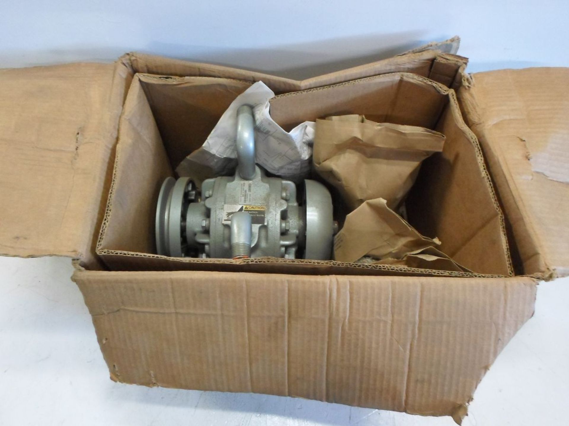 NEW IN BOX GAST OIL-LESS ROTARY VANE VACUUM PUMP AND COMPRESSOR 1550 AND 40 SERIES