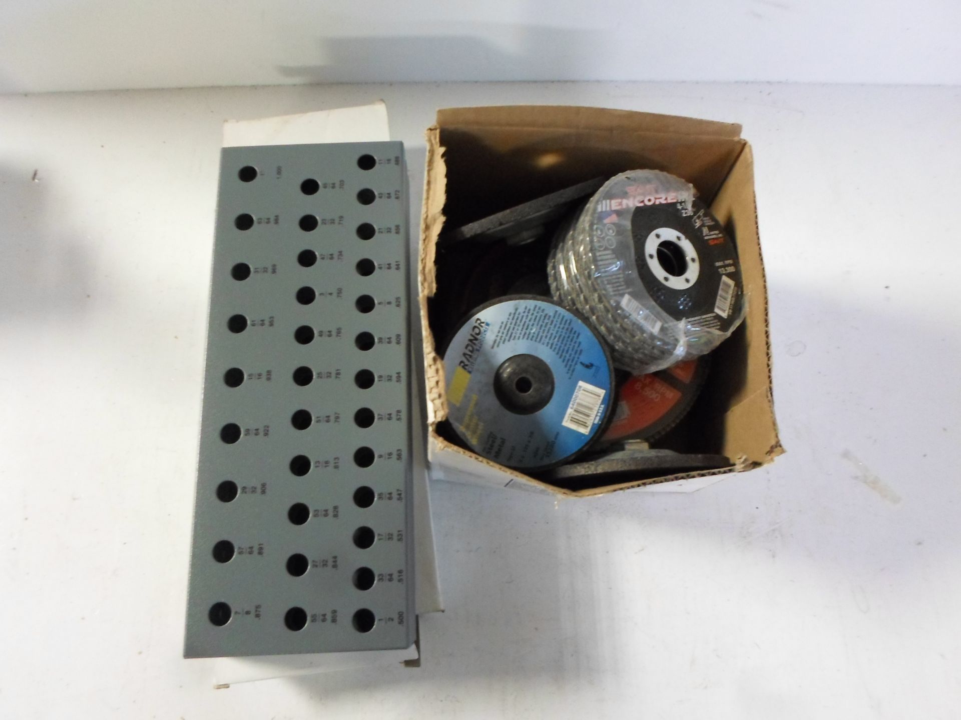 LOT OF ASSORTED GRINDING WHEELS AND DRILL BIT HOLDER
