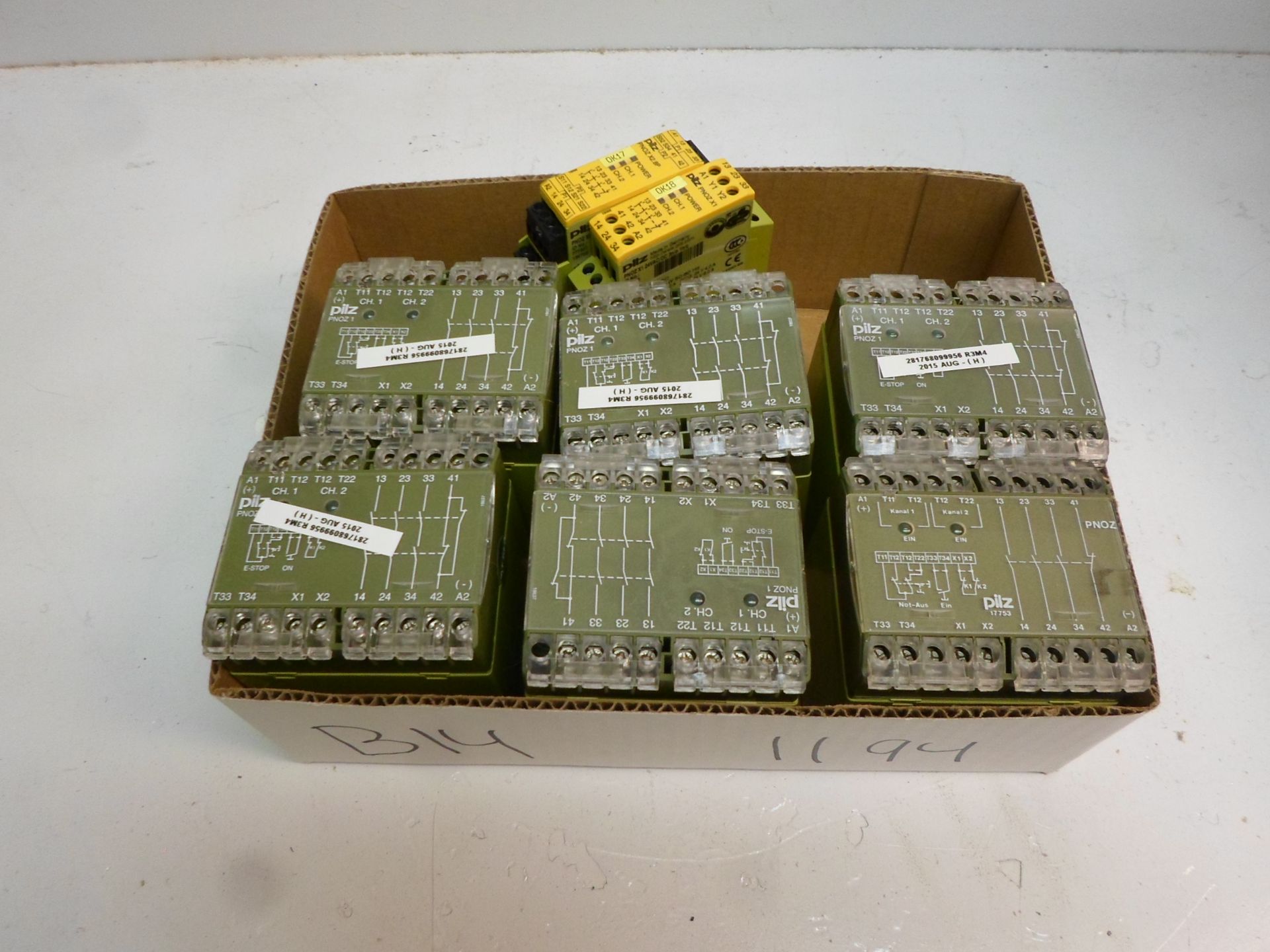 LOT OF EIGHT (6) PILZ PNOZ 24VDC 3S SAFETY RELAY (1) Pilz X2.8P Safety Relay 24 Vac/DC (1) Pilz X1