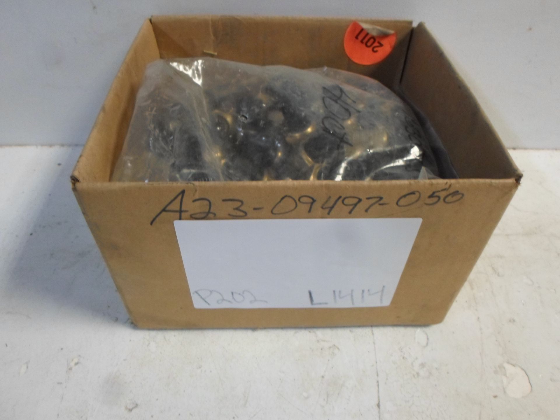 LOT OF BRASS VALVE CONNECTORS