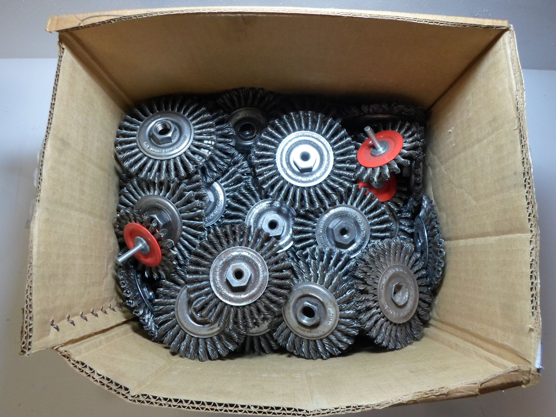 BOX OF 3 DIFFERENT KINDS OF INDUSTRIAL GRINDING WIRE WHEELS