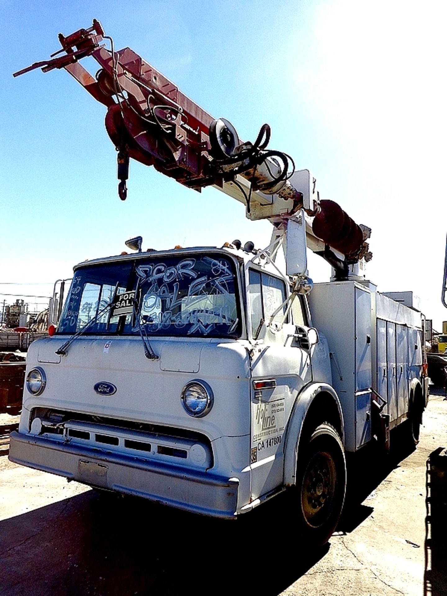 1984 FORD 800 TRUCK (POLE LIFTER/SETTER) (DIESEL) CAT ENGINE Â  Â  Â  Â  Â  Â  Â VIN #