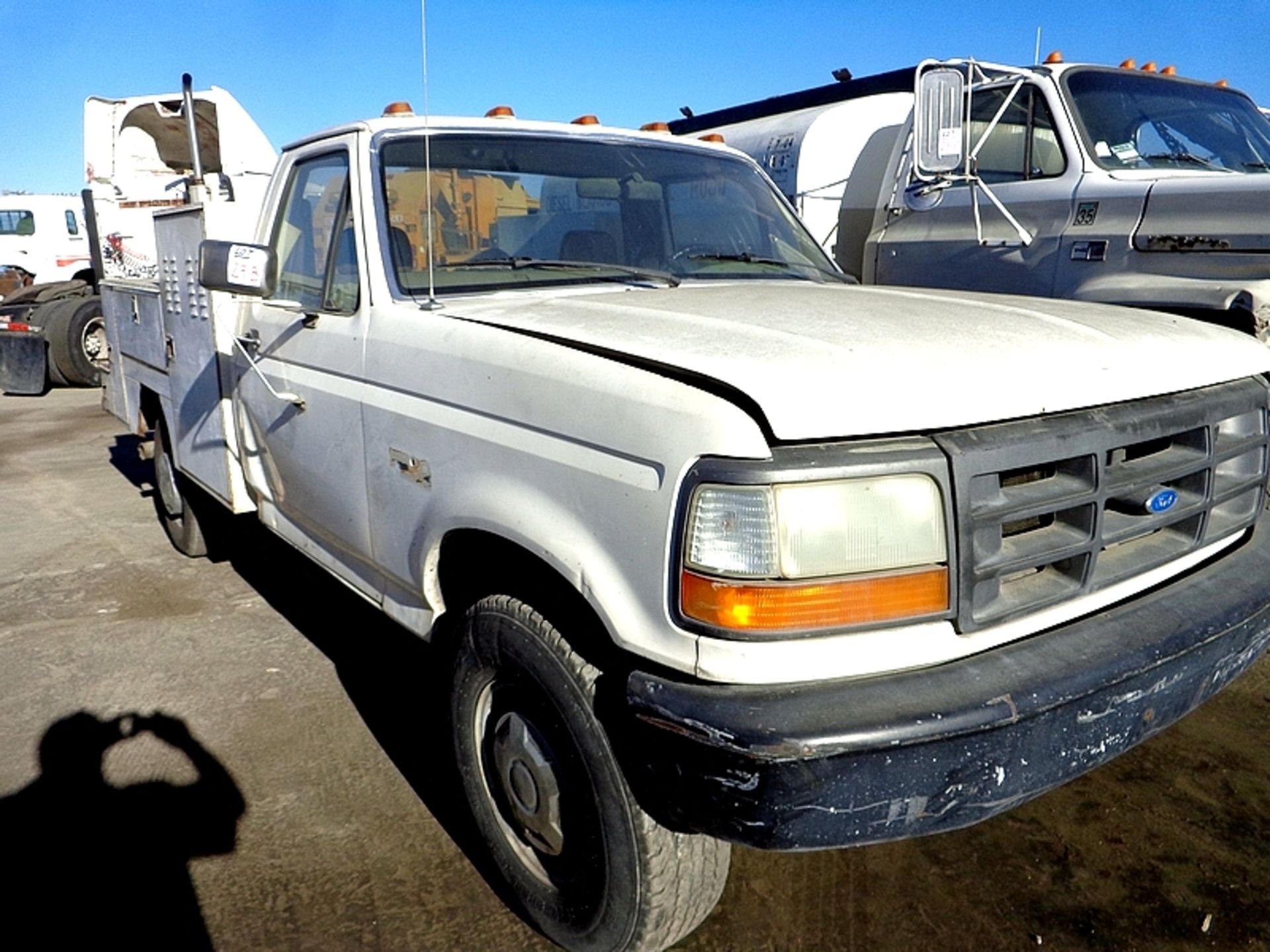 1992 FORD 350 UTILITY TRUCK (RUNNING) VIN # 2FDHF37M7NCA65449 - Image 2 of 2