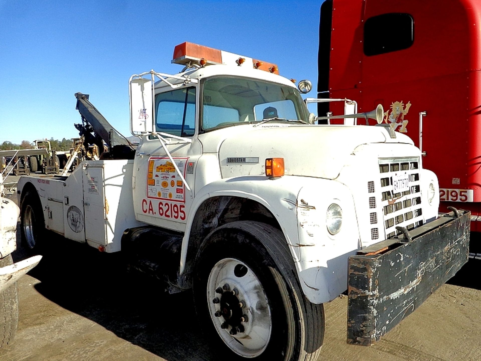 1976 INTERNATIONAL LOAD STAR 1750 TOW TRUCK (RUNNING) (DIESEL) 105,747-MILES - Image 2 of 2