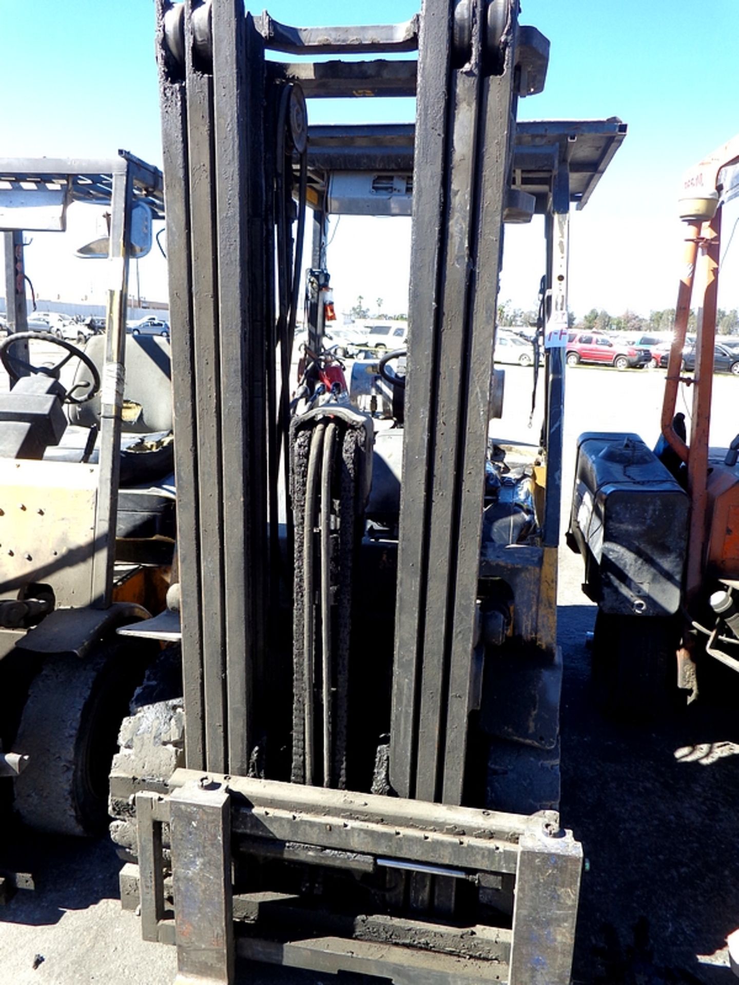 MITSUBISHI 4400 LB. FORKLIFT (RUNNING)