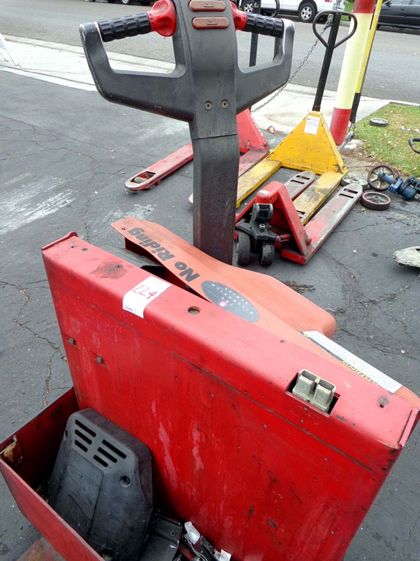 RAYMOND ELEC. PALLET JACK