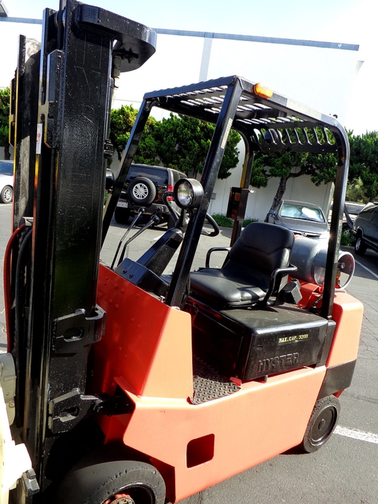 HYSTER 3,000-LB CAP. FORKLIFT w/ ATTACHMENT