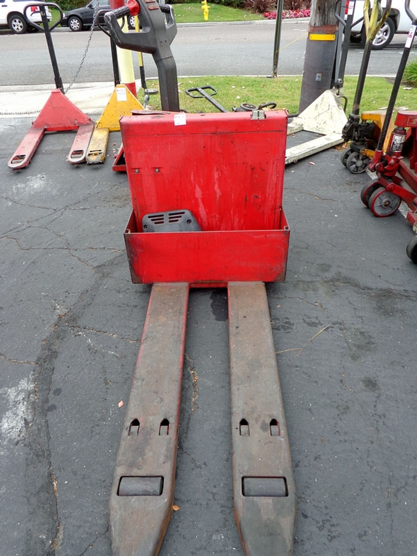 RAYMOND ELEC. PALLET JACK - Image 2 of 2