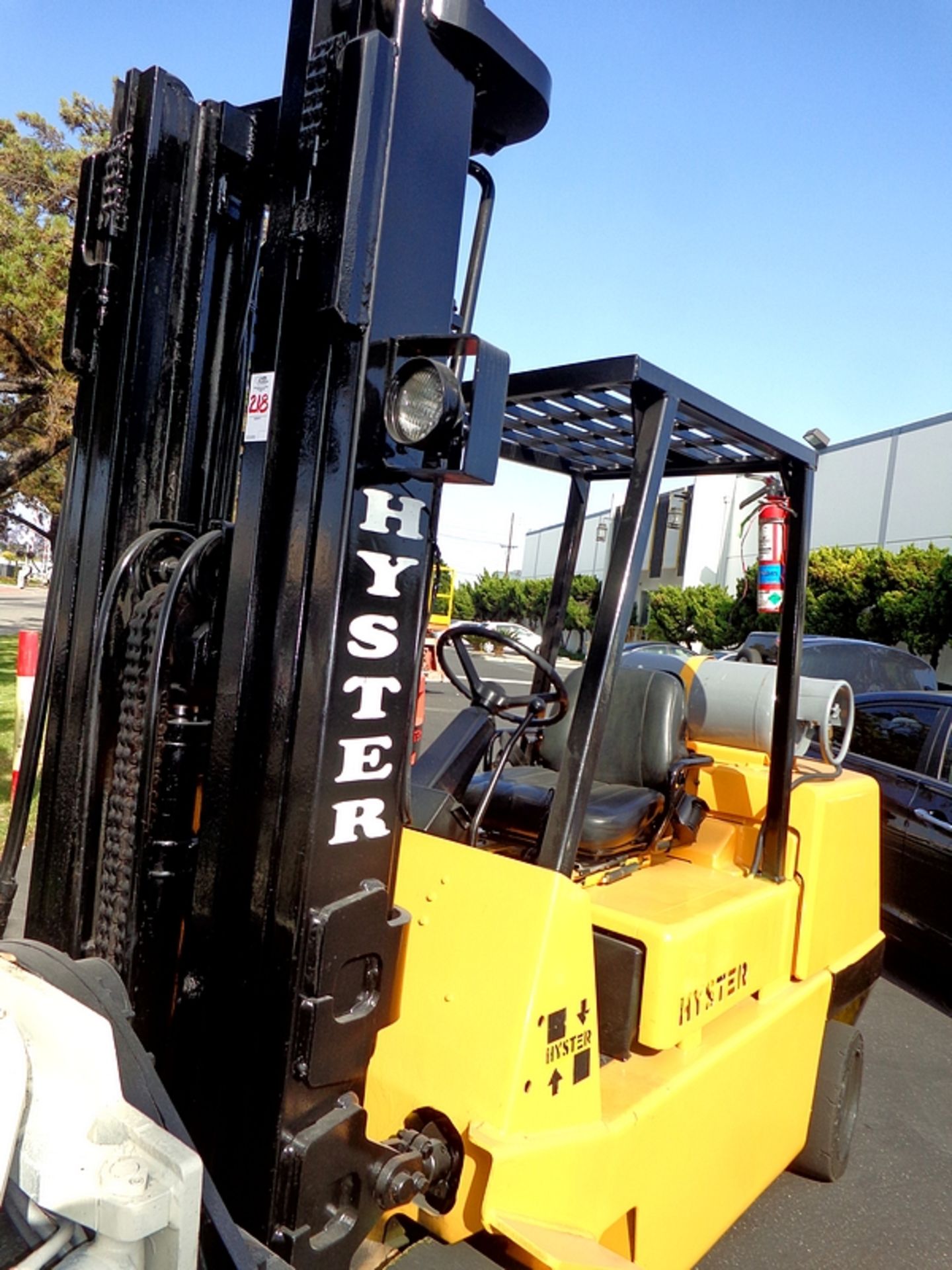 HYSTER 7,500-LB CAP. FORKLIFT w/ ATTACHMENT