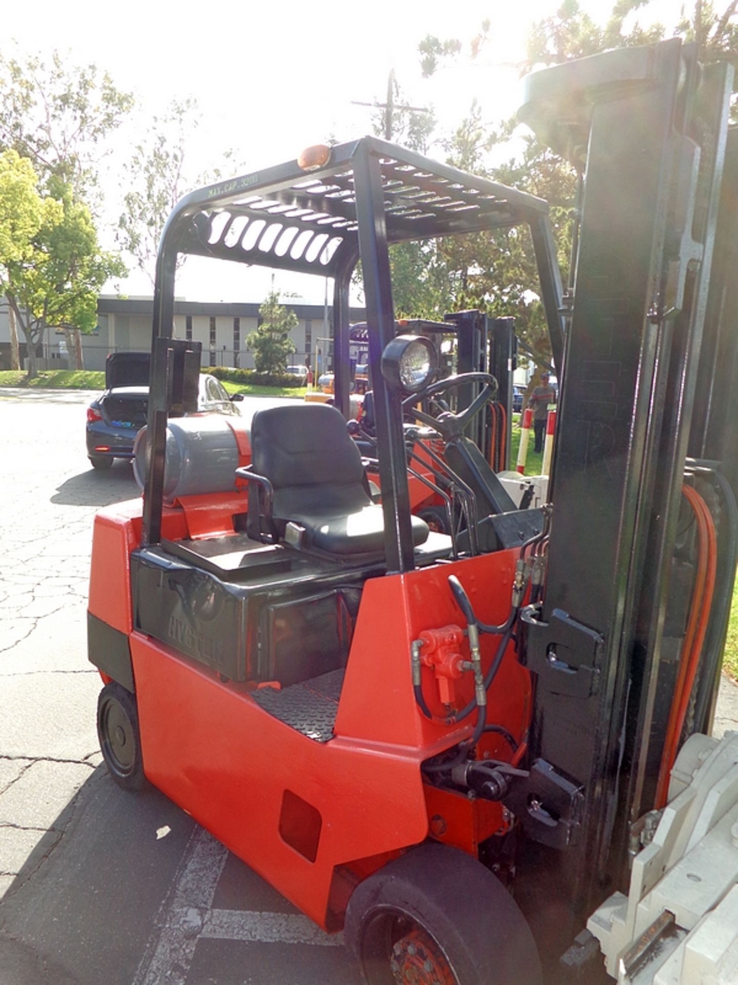 HYSTER 3,000-LB CAP. FORKLIFT w/ ATTACHMENT - Image 3 of 4