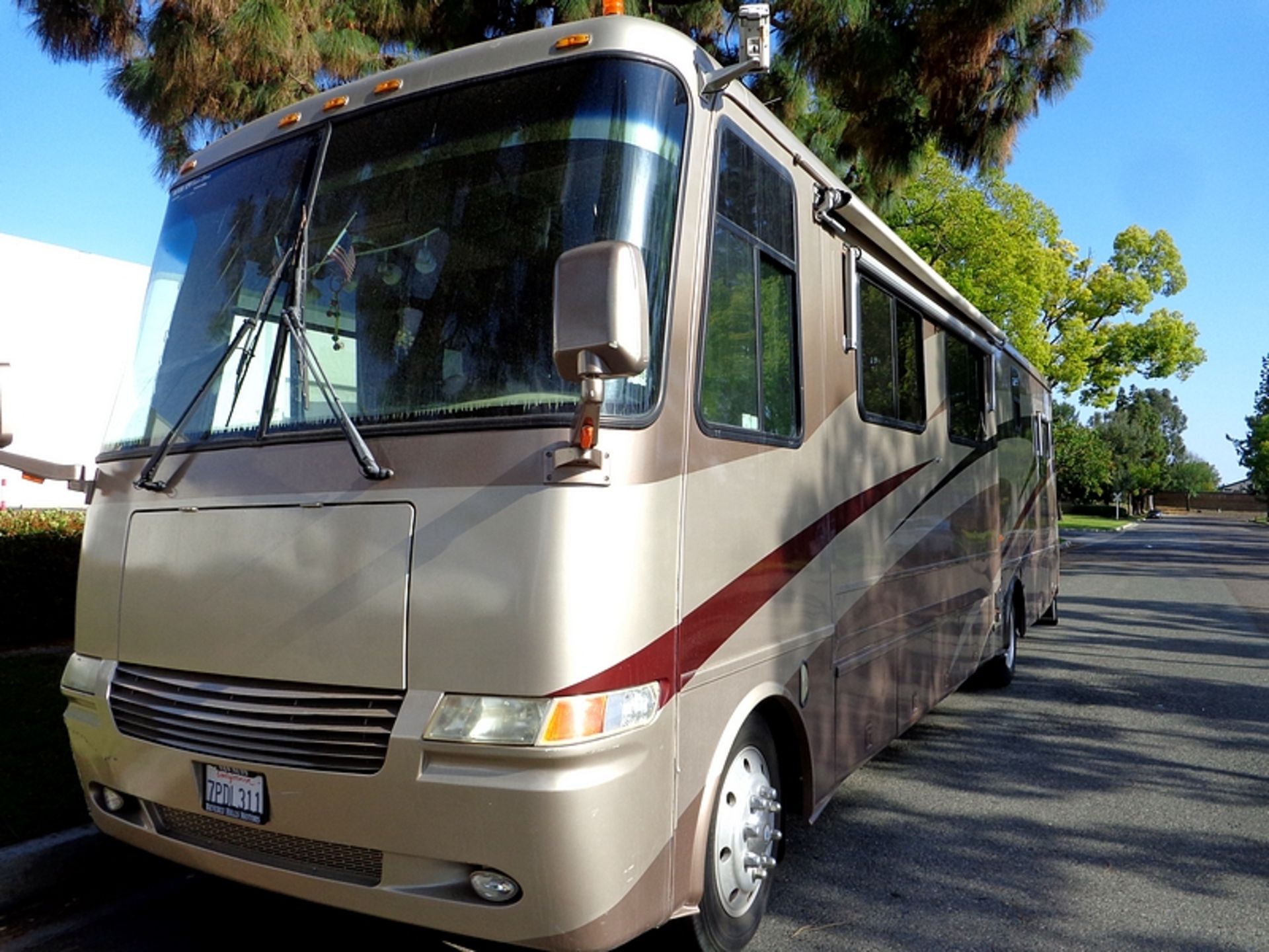 2003  MOUNTAINEER 38FT. GAS RV MOBIL HOME (26,000 MILEAGE) (SALVAGE TITLE) - Image 3 of 20