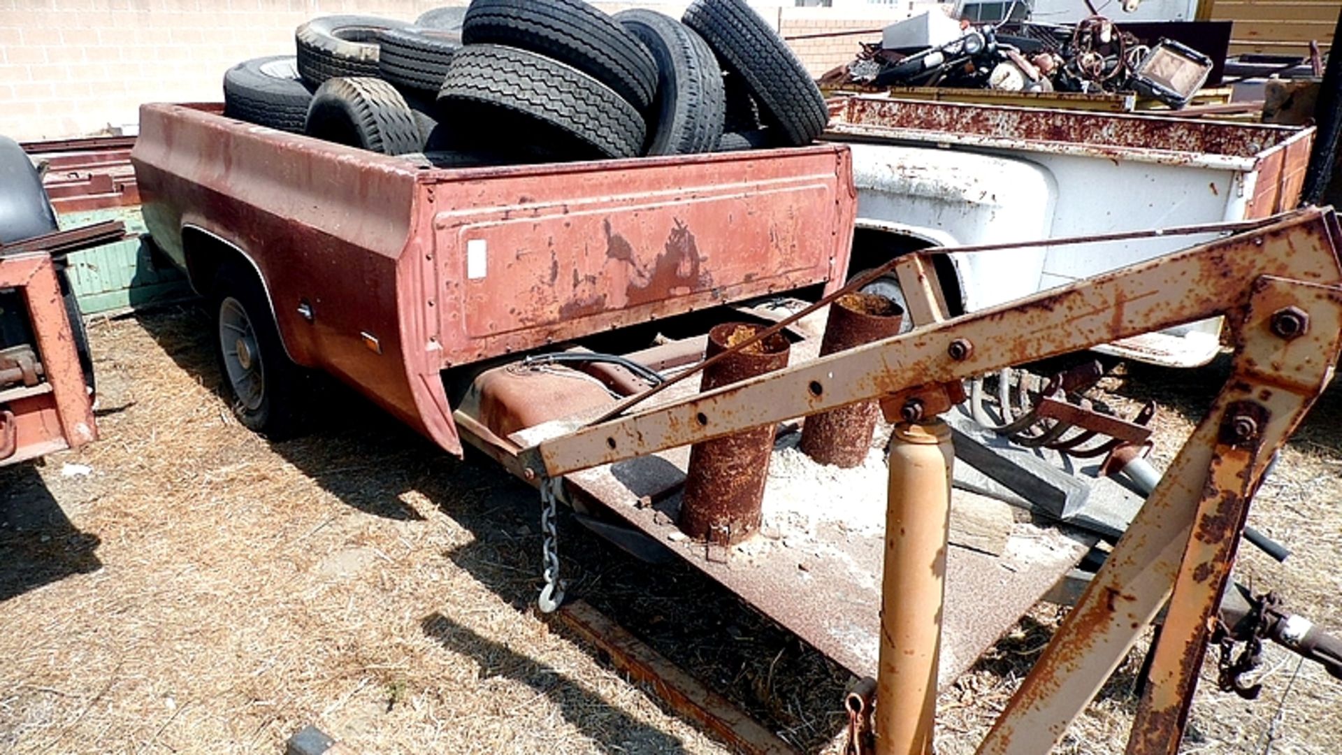 TRUCK BED TRAILER w/ EXTRA BED