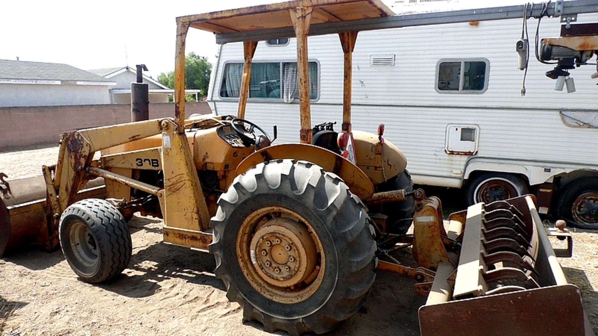 MASSEY FERGUSON TRACTOR 30B