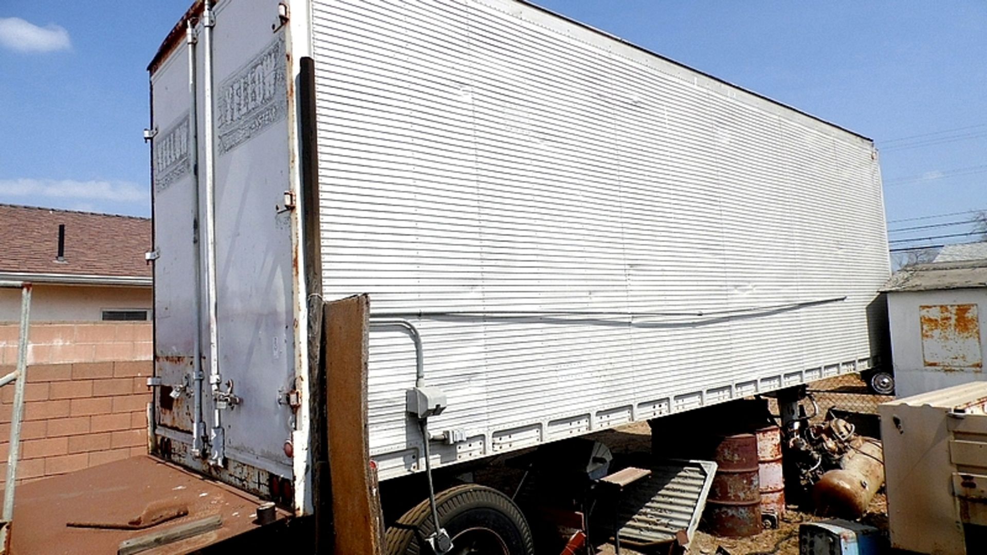 30' BOX ENCLOSED TRAILER