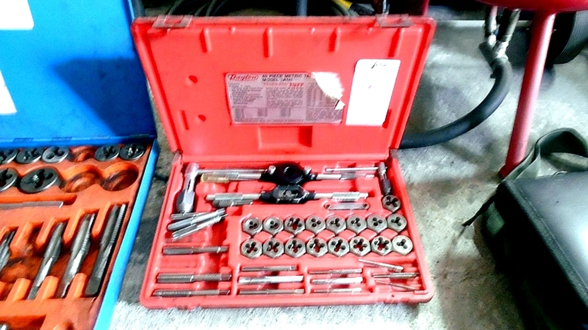 DAYTON TAP & DIE SET (40-PIECE)