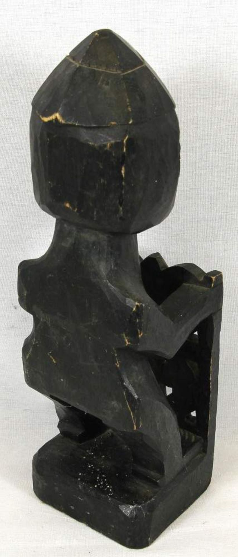 Stehendes Idol Wohl Südostasien 19./20. Jh. Holz geschnitzt. Ca. 32 cm. Guter altersbedingter - Image 2 of 2