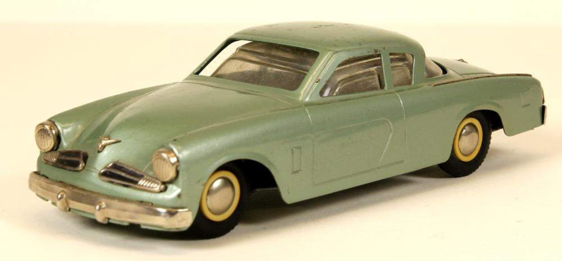 Dux Blechauto 1960-er Jahre. Sportwagen mit Schlüsselaufzug. Unten gemarkt. Länge ca. 13,5 cm.
