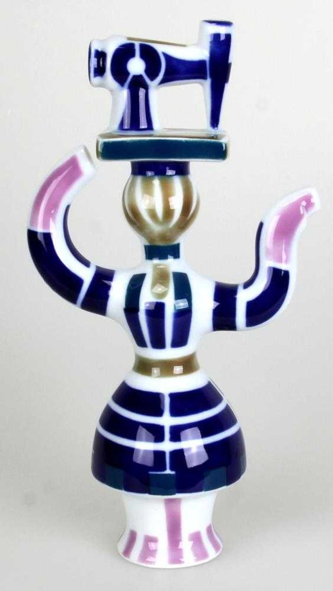 Seltene Werbefigur Sargadelos Keramik für Alfa Nähmaschine. Stehende Figur mit Nähmaschine als - Image 2 of 3