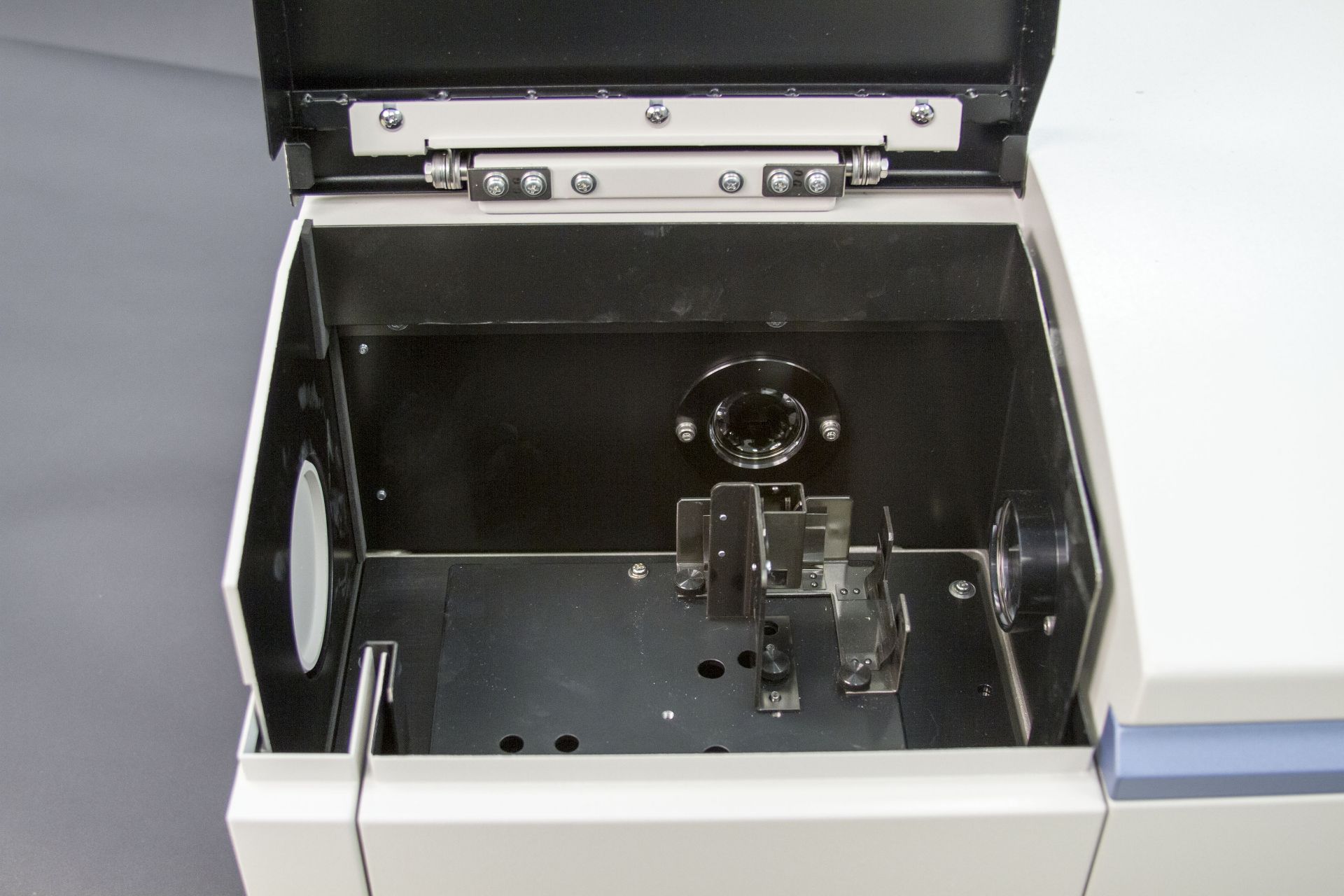 Hitachi F-7000 Fluorescence Spectrophotometer (New in 2011) - Image 2 of 8