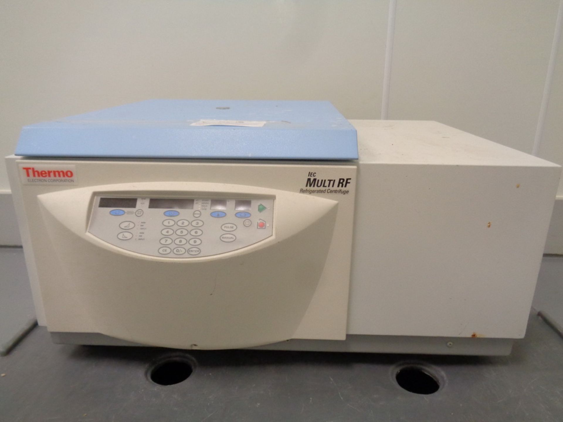 THERMO IEC MULTI RF REFRIGERATED CENTRIFUGE, MODEL MULTI RF 084660F, SERIAL NUMBER S08S-654416-SS,