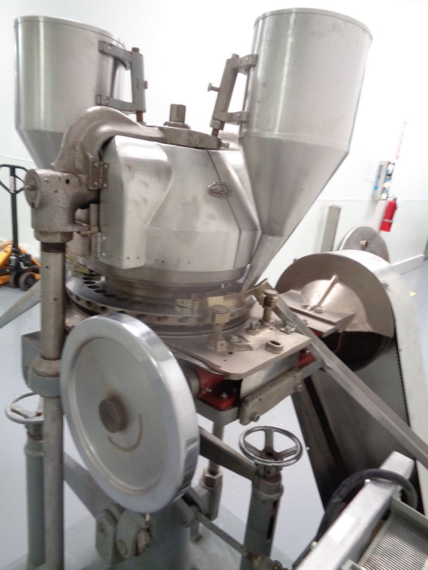 STOKES DOUBLE SIDED ROTARY TABLET PRESS, MODEL BB2, SERIAL NUMBER NA. WITH 35 STATION TURRET, B - Image 5 of 6