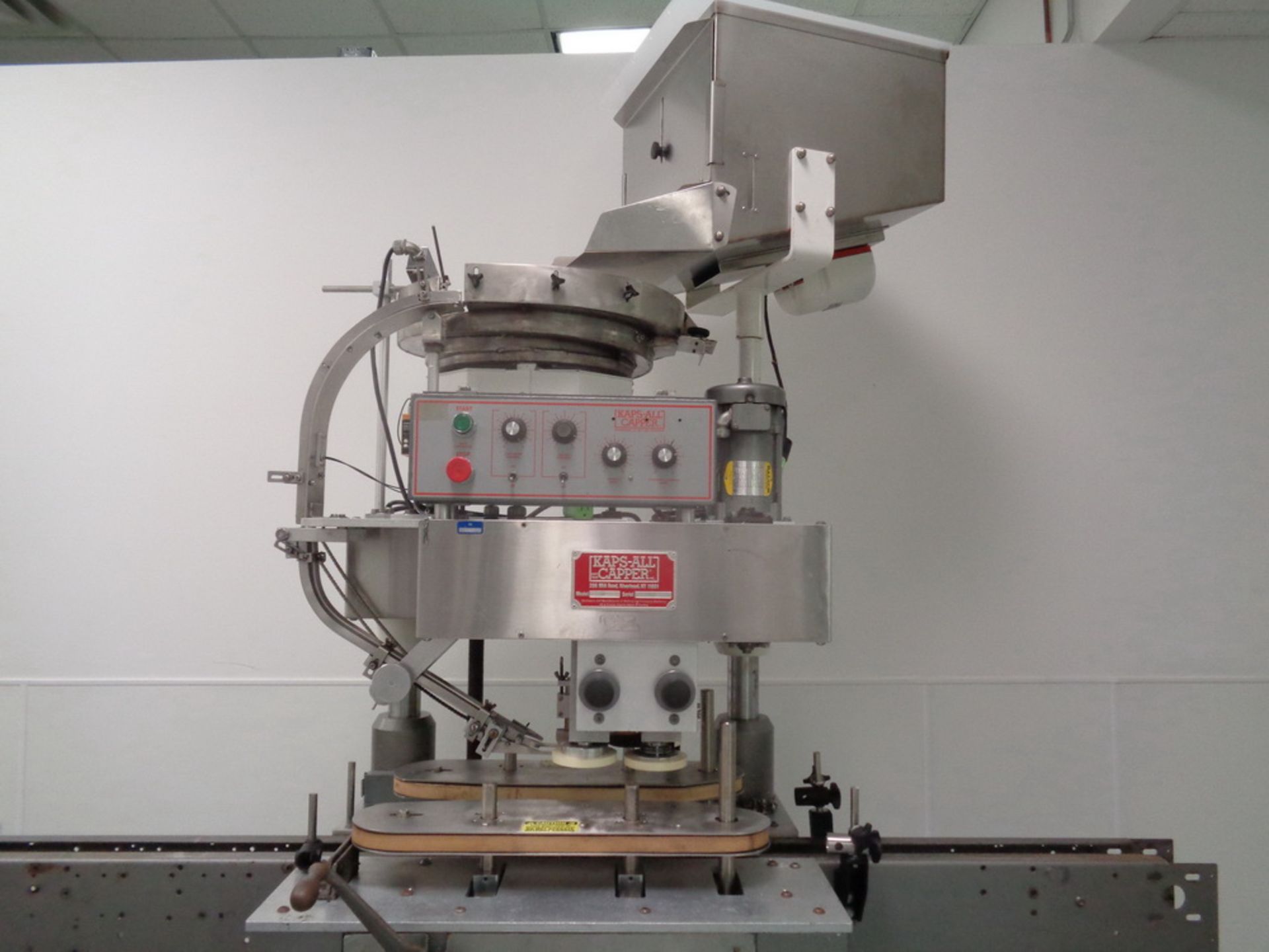 KAPS-ALL CAPPER, CONTINUOUS MOTION 4 SPINDLE TYPE, MODEL D, SERIAL NUMBER 2415. - Image 2 of 8