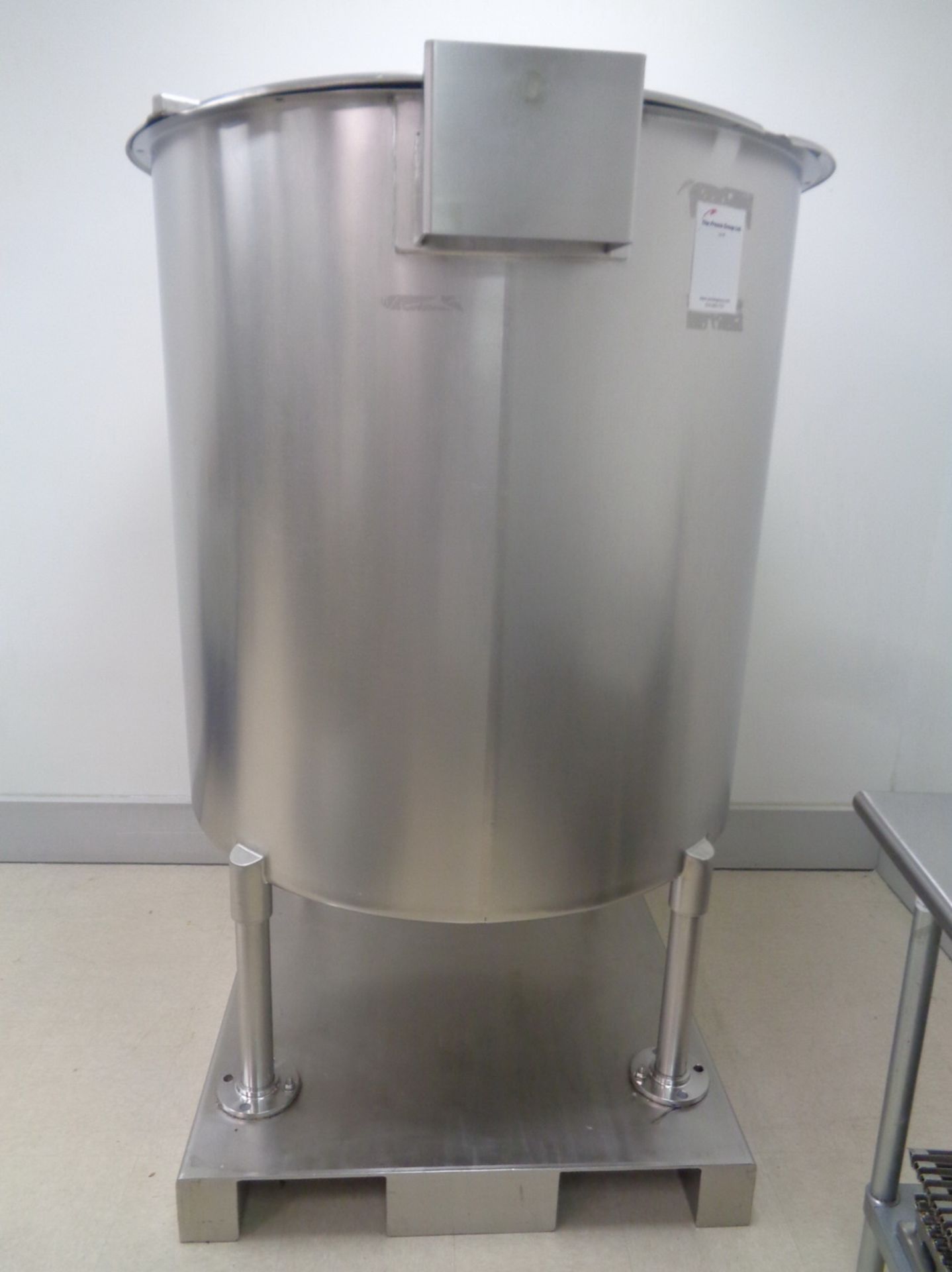 G&W 300 GAL CAPACITY STAINLESS STEEL TANK, SERIAL NUMBER T-96-13593. WITH DISH BOTTOM