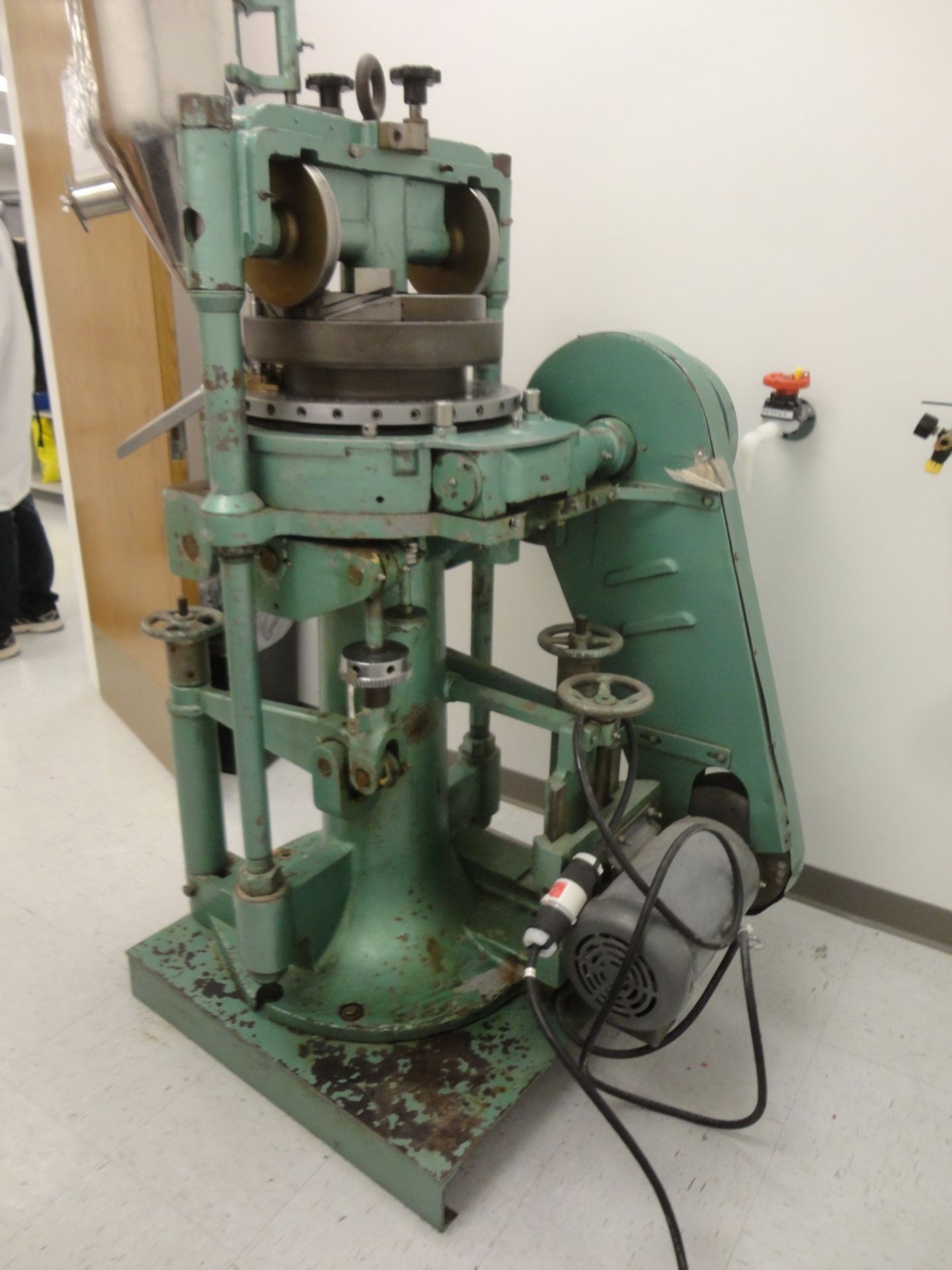 MANESTY DOUBLE SIDED ROTARY TABLET PRESS, MODEL BB3B, SERIAL NUMBER NA, WITH 27 STATION TURRET, B - Image 3 of 5