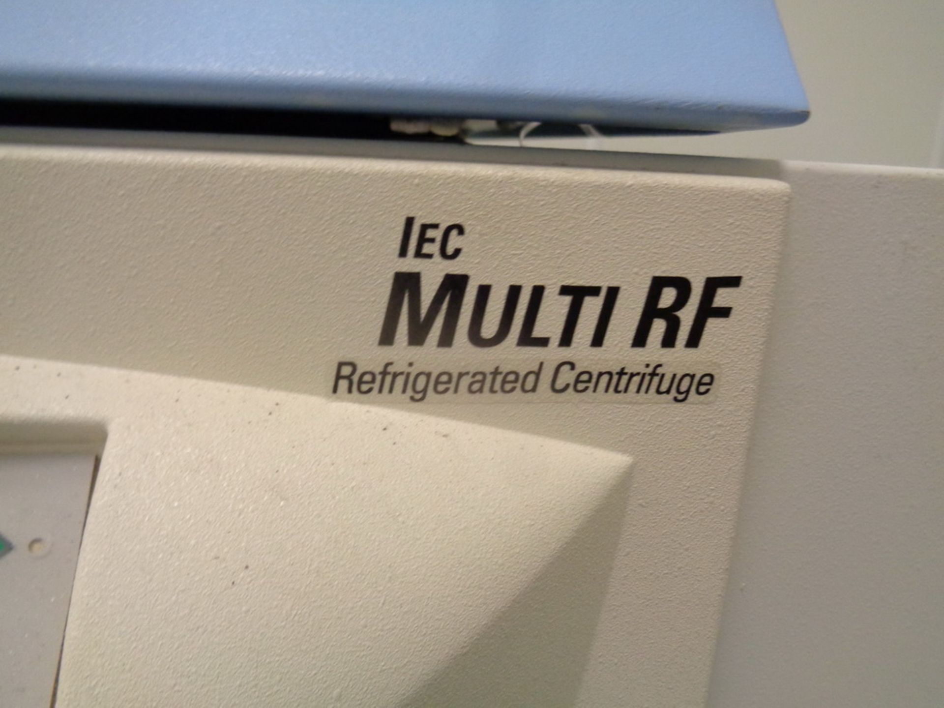 THERMO IEC MULTI RF REFRIGERATED CENTRIFUGE, MODEL MULTI RF 084660F, SERIAL NUMBER S08S-654416-SS, - Image 2 of 4