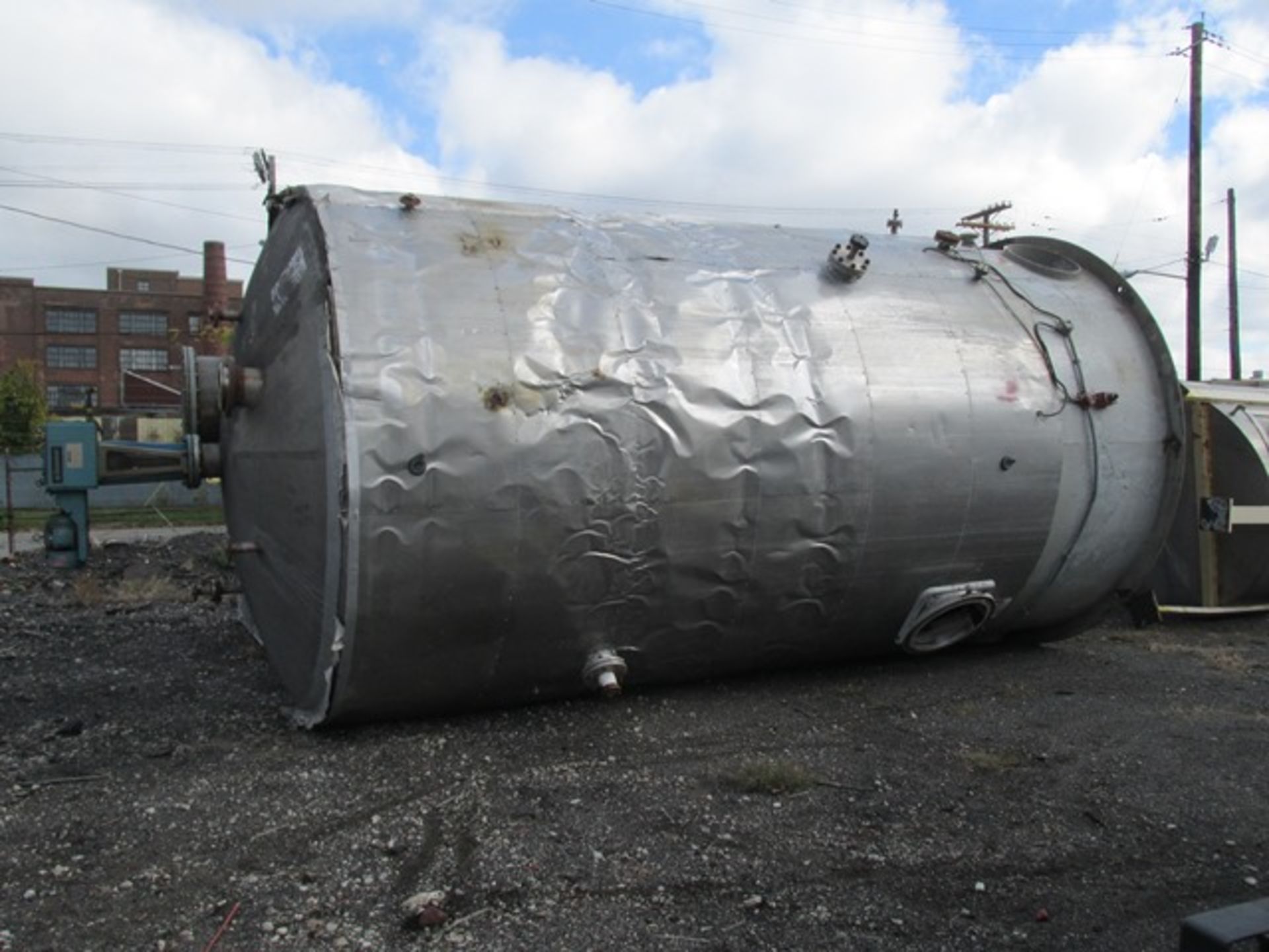 12,000 Gallon Stainless Steel Tank. 12' diameter x 16' straight side w/ Chemineer agitator
