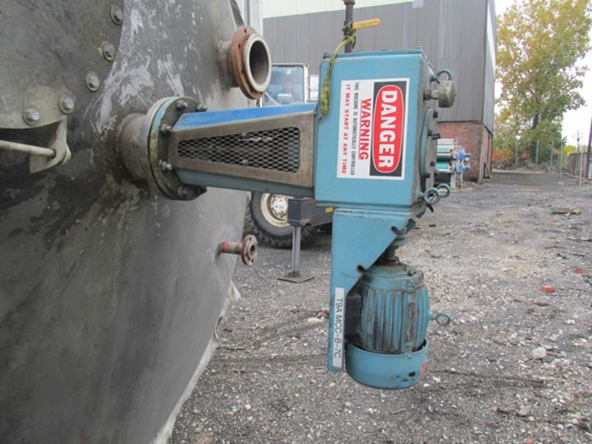 12,000 Gallon Stainless Steel Tank. 12' diameter x 16' straight side w/ Chemineer agitator - Image 7 of 10