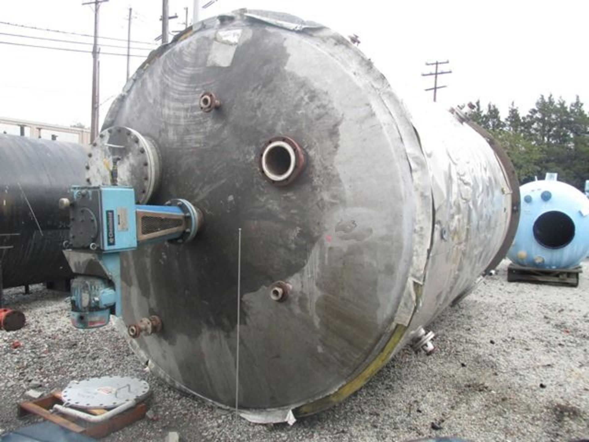 12,000 gallon 304 stainless steel tank, 12' diameter x 16' straight side - Image 4 of 10