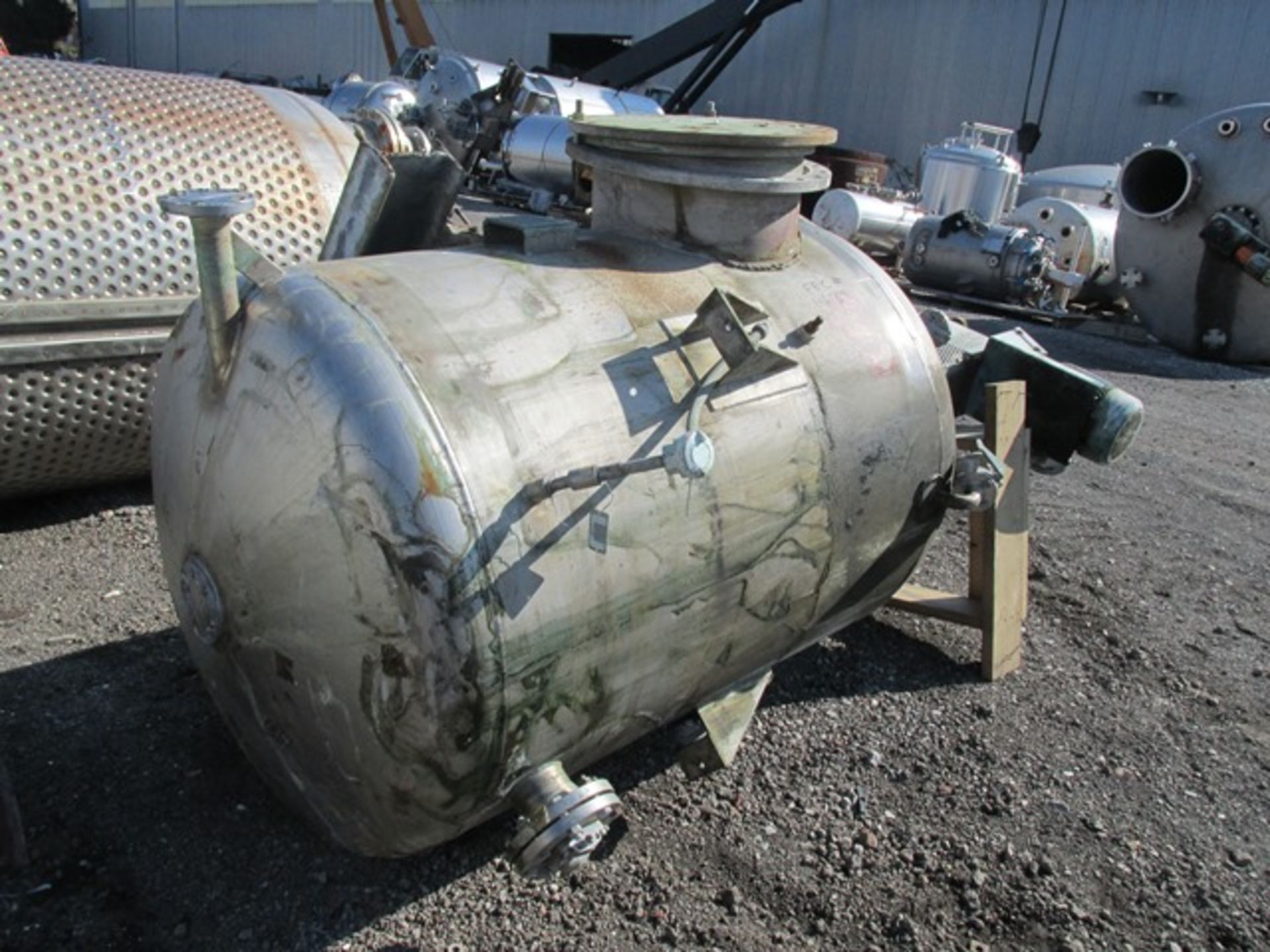 Used 500 gallon tank, 304 stainless steel construction, 48" diameter x 55" straight side. - Image 2 of 10