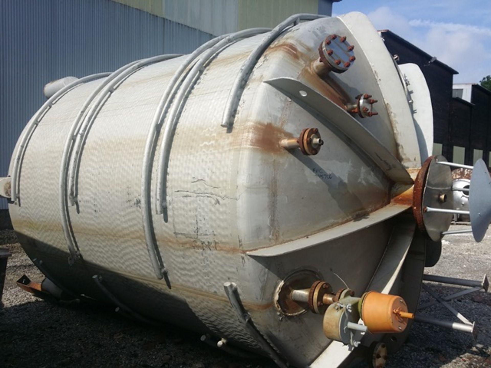 5000 gallon jacketed tank, 304 stainless steel construction, 9' diameter x 128" straight side - Image 4 of 4