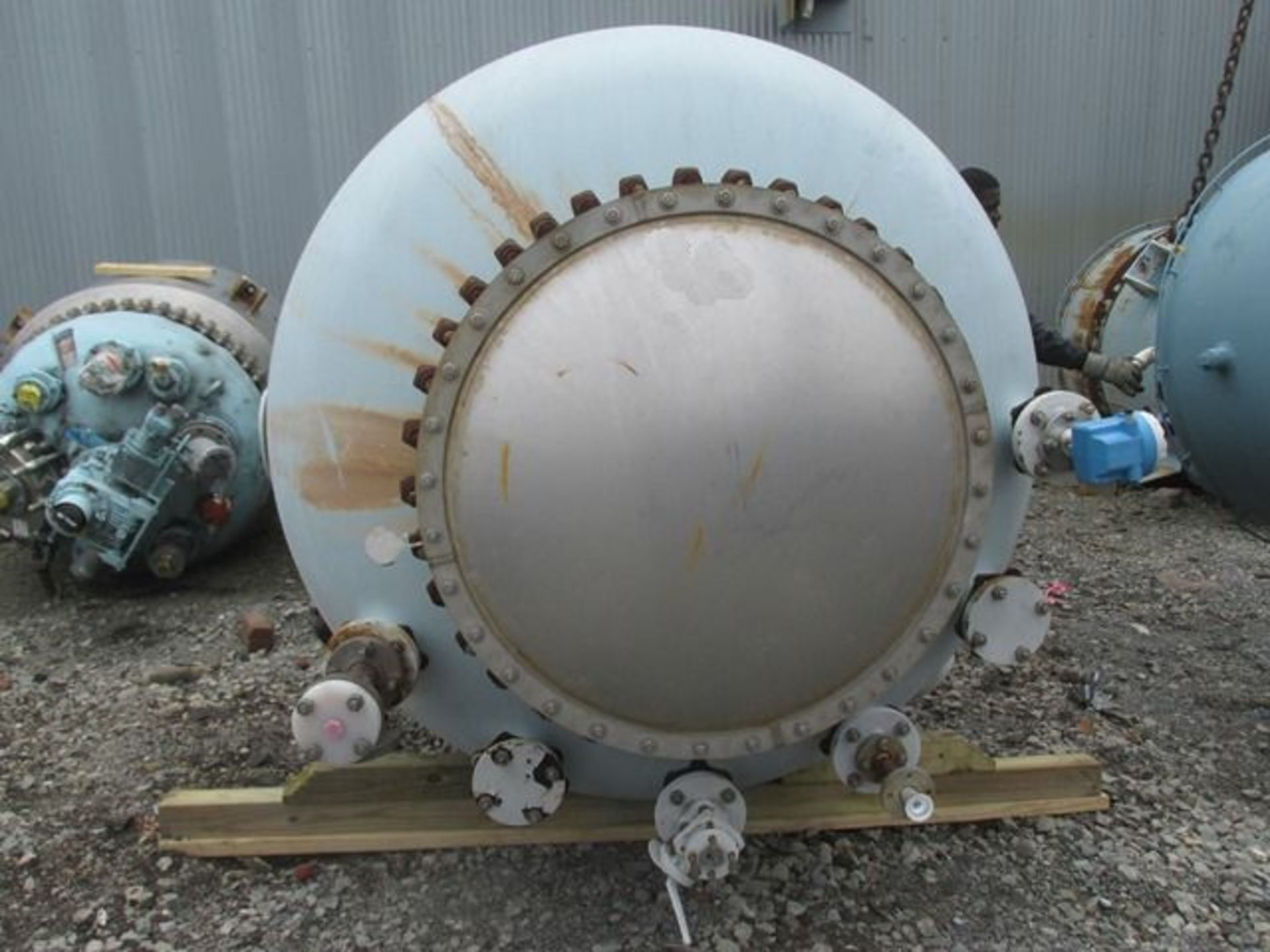 2500 gallon Pfaudler glass lined vertical Chemstore tank, approx. 6' diameter x 9'6" straight side - Image 4 of 10