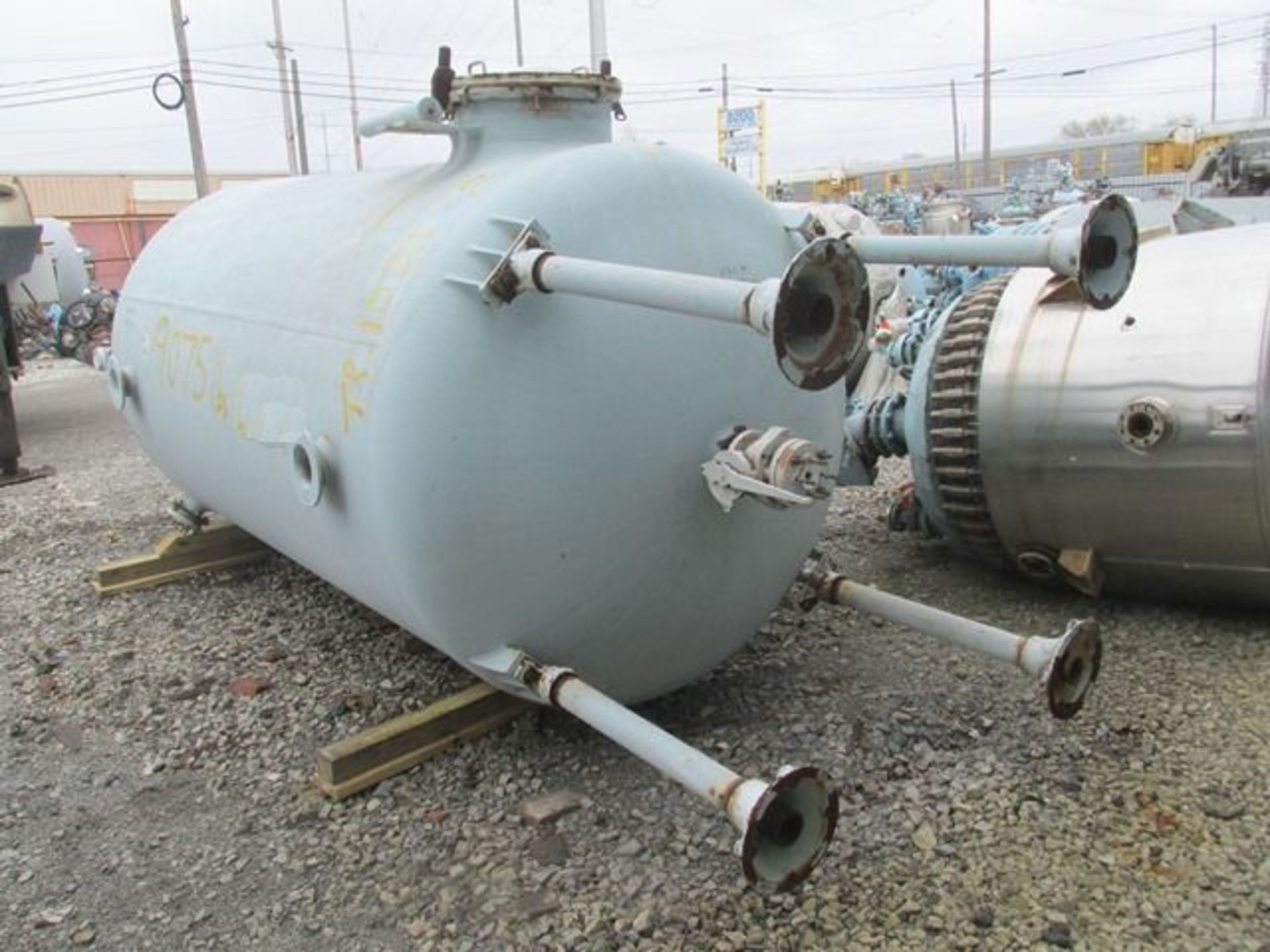 2500 gallon Pfaudler glass lined vertical Chemstore tank, approx. 6' diameter x 9'6" straight side - Image 2 of 10