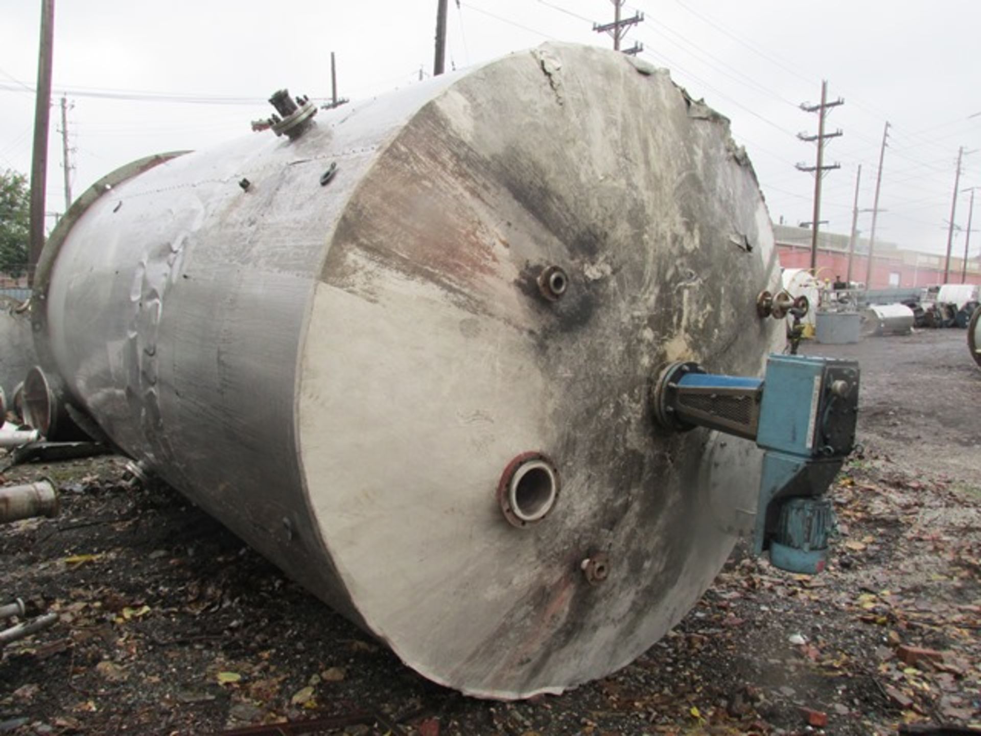 12,000 gallon 304 stainless steel tank, 12' diameter x 16' straight side - Image 4 of 10