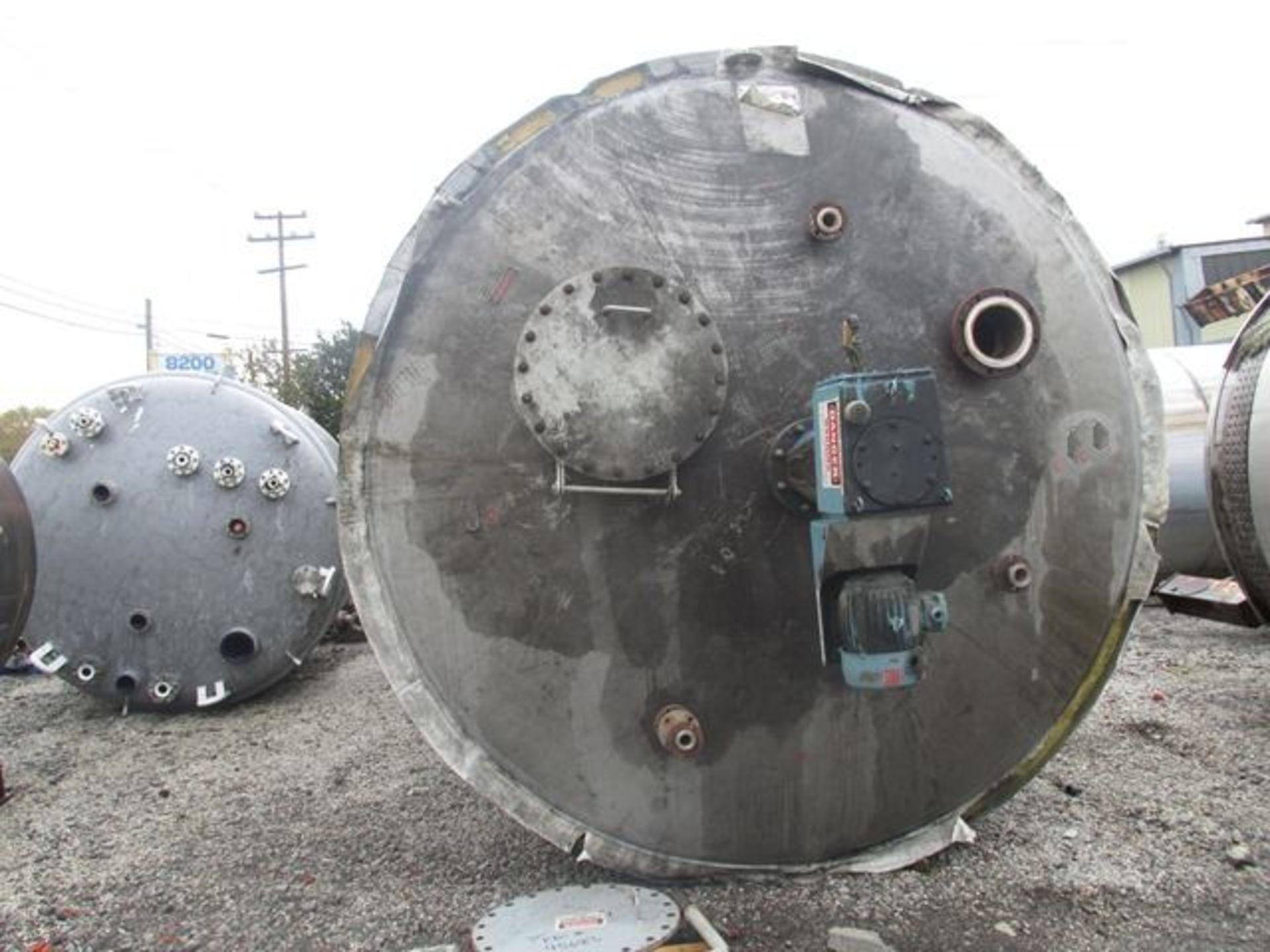 12,000 gallon 304 stainless steel tank, 12' diameter x 16' straight side - Image 5 of 10