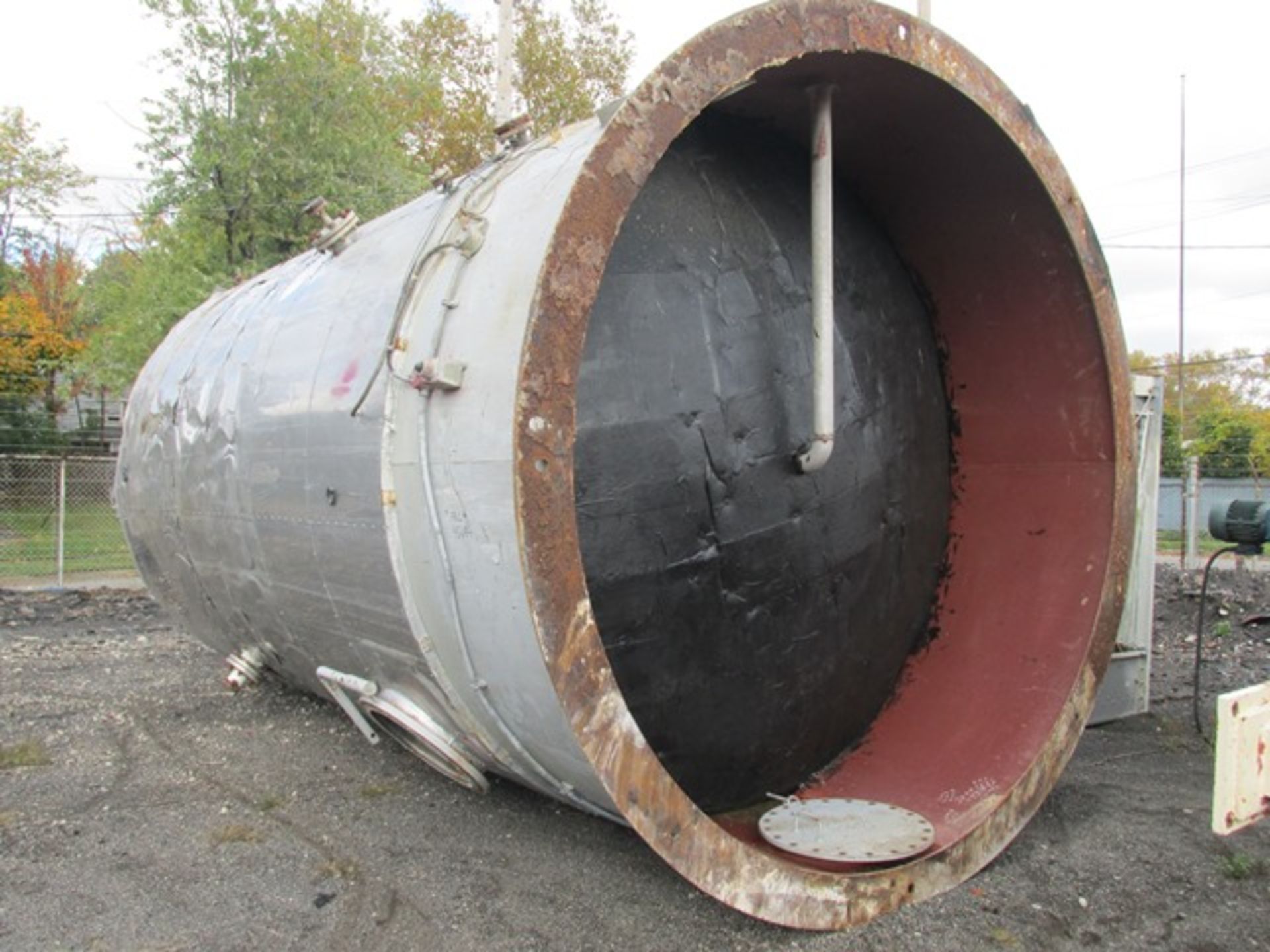 12,000 Gallon Stainless Steel Tank. 12' diameter x 16' straight side w/ Chemineer agitator - Image 3 of 10